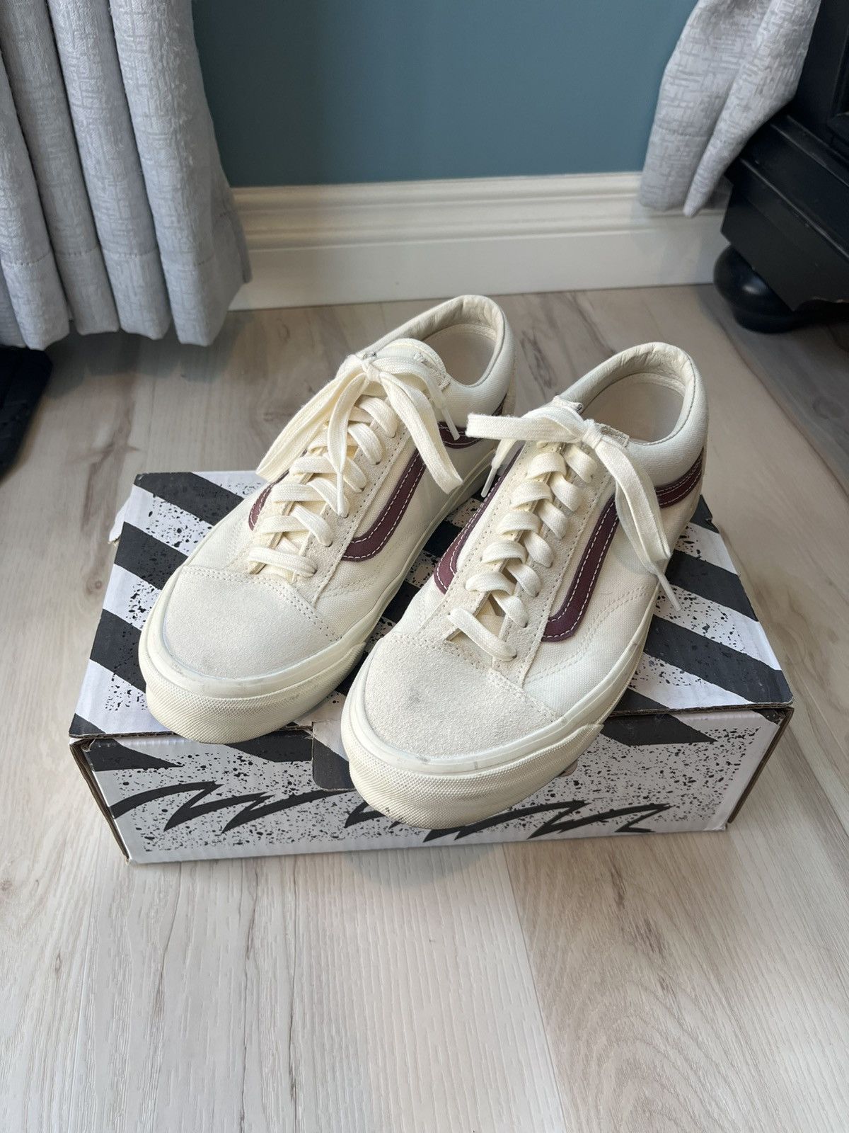 Vans Vans Vault OG Style 36 LX White/Pomegranate Size US 9 / EU 42 - 2 Thumbnail