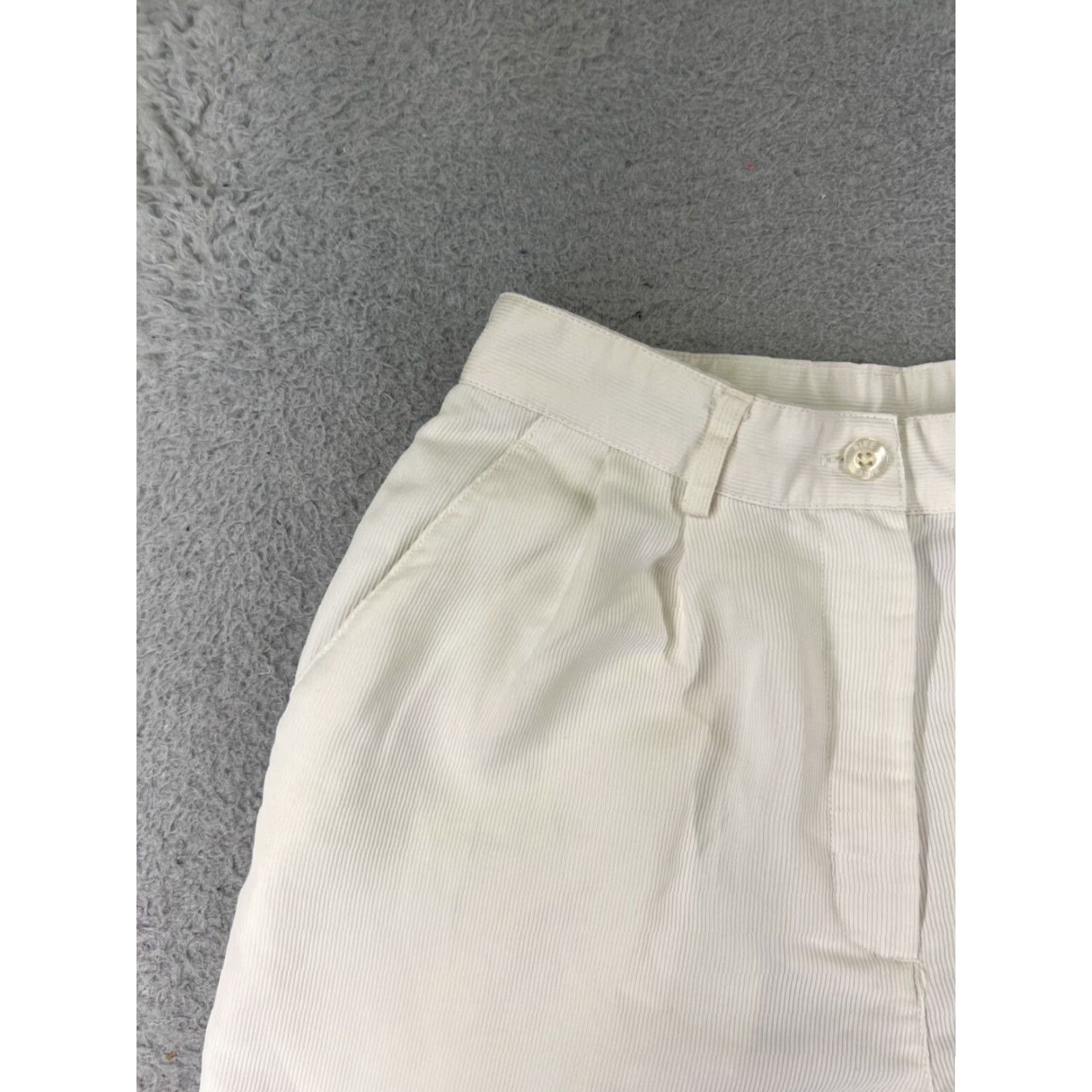Nike Nike Golf Shorts Womens 4 White Stripe Pleated Rayon Blend Bermuda Pockets Stretch Breathable Vintage? No Size 27" / US 4 / IT 40 - 6 Thumbnail
