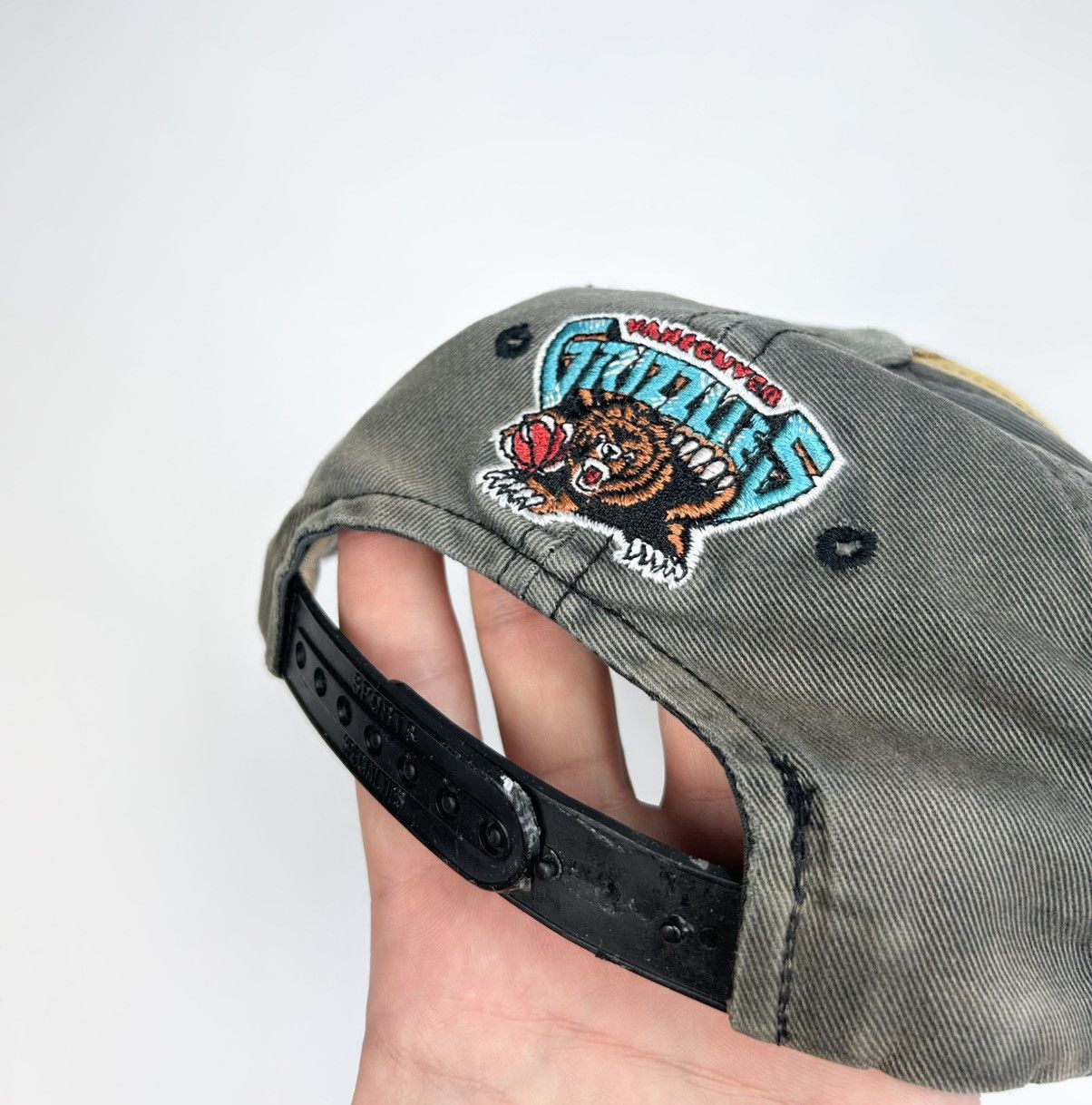 NBA × Vintage Rare Grizzlies Vancouver Cap NBA Vintage Size ONE SIZE - 9 Thumbnail