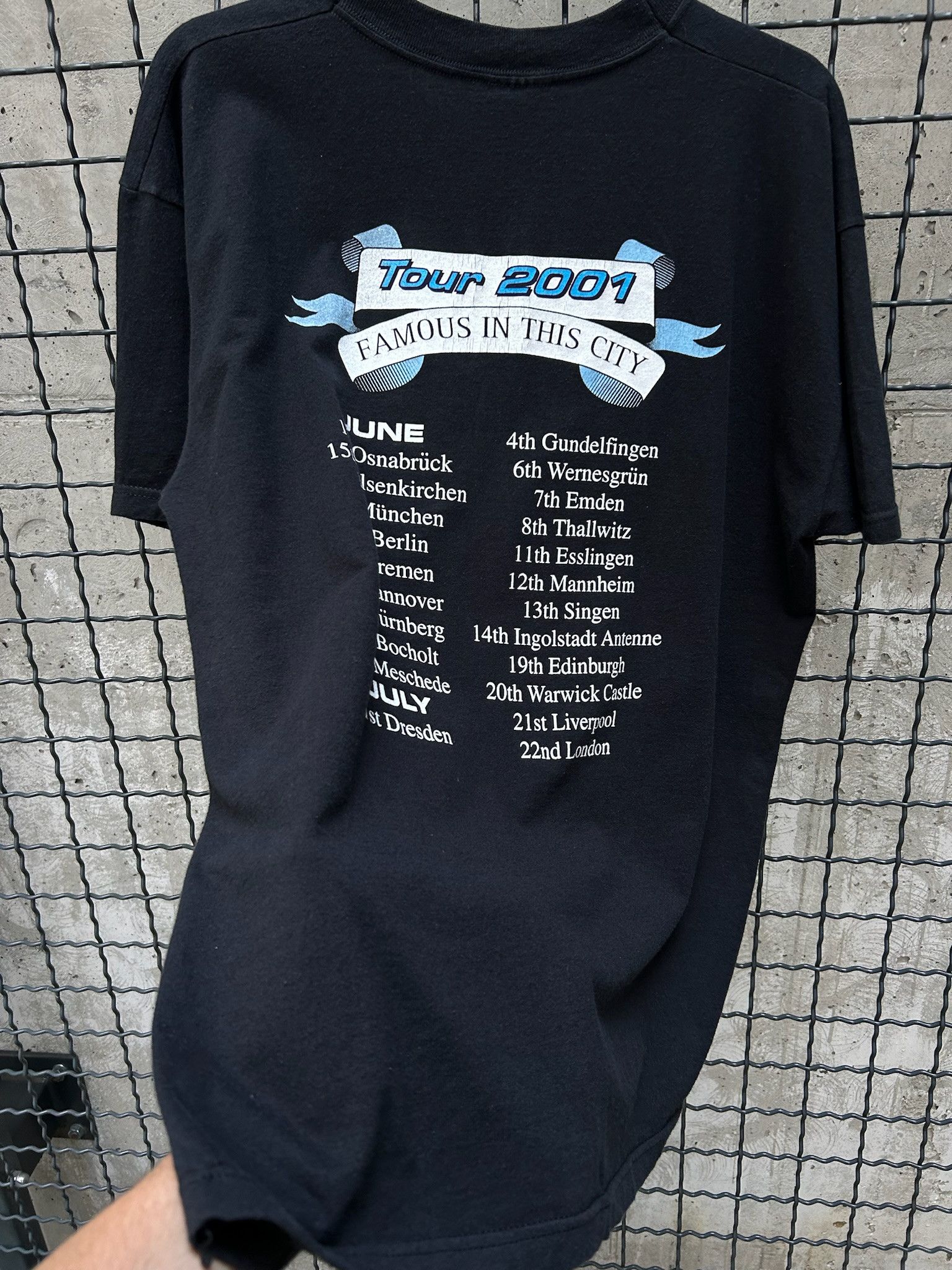 Band Tees Vintage 2001 Status Quo Famous In The Century Tour T-shirt Size US L / EU 52-54 / 3 - 11 Thumbnail