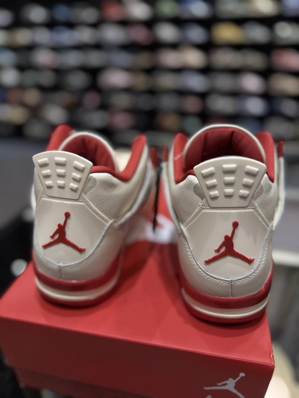 Jordan Brand Nike Air Jordan 4 Retro Valentines Day Size 13.5W / 12M Size US 12 / IT 42 - 6 Thumbnail