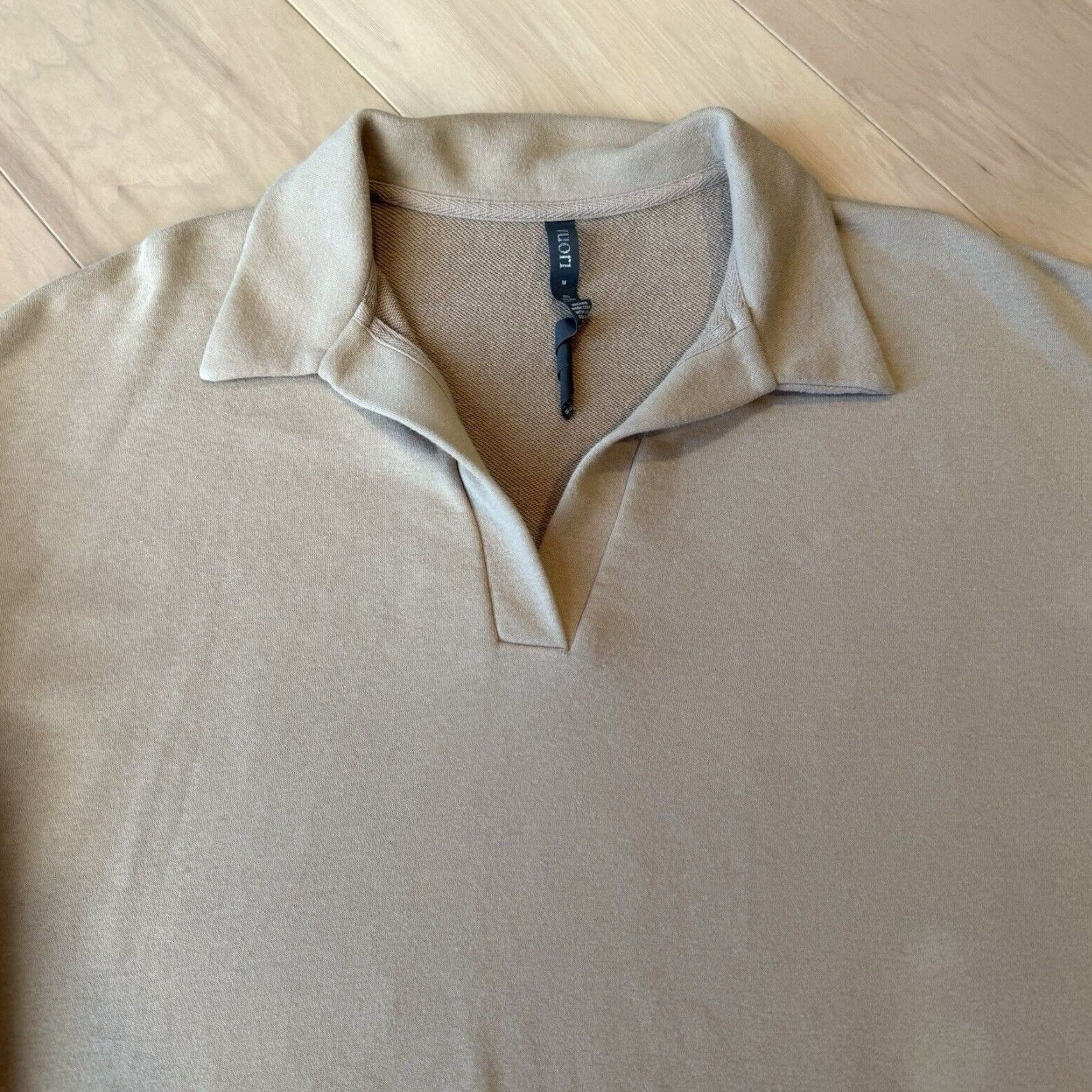 Vuori Vuori Polo Sweatshirt M Sedona Tan Fleece Pullover Cropped Yoga Athleisure Shirt Hooded Long Sleeve Casual All Seasons Size M / US 6-8 / IT 42-44 - 3 Thumbnail