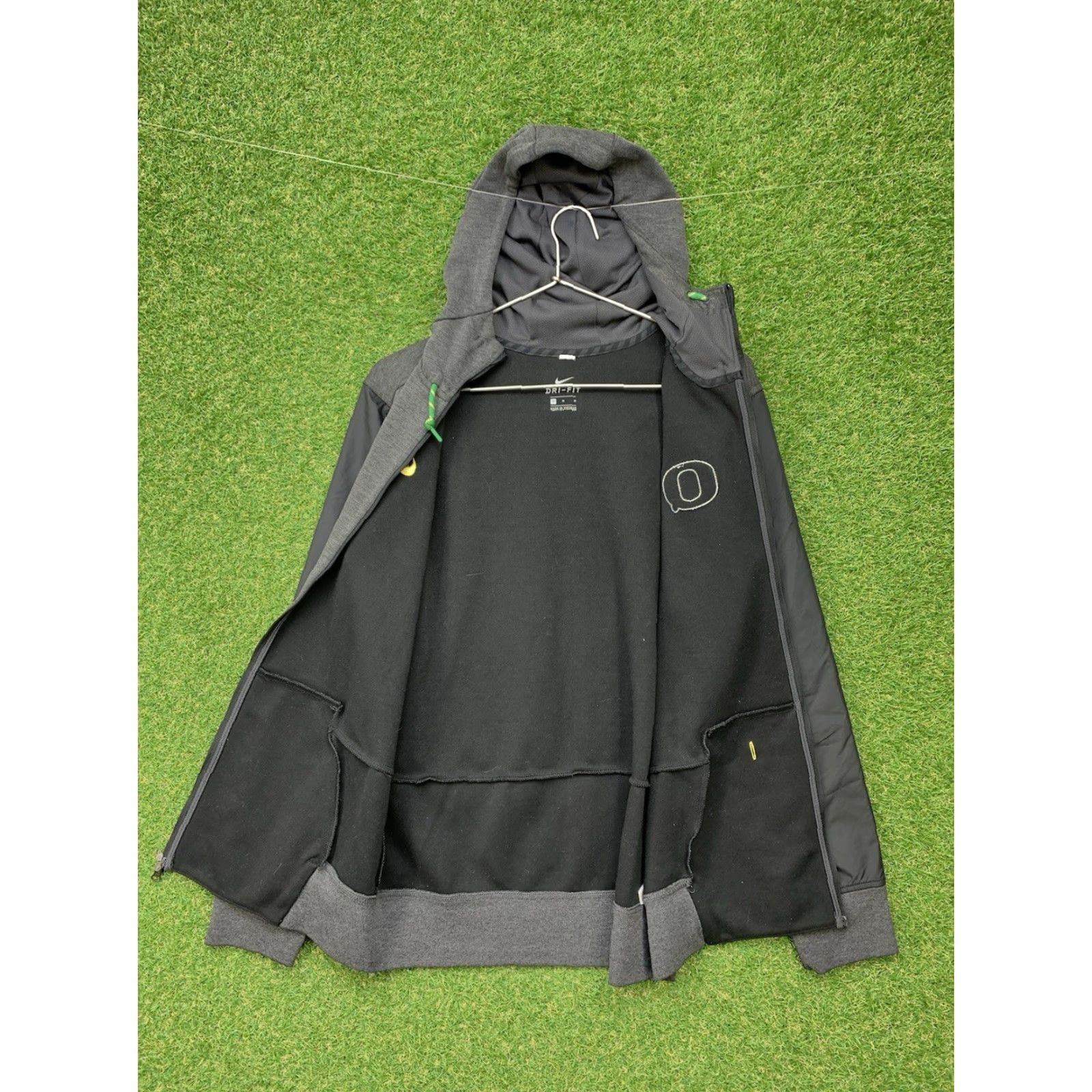 Nike VINTAGE Nike Jacket Mens Medium Oregon Ducks Team Issued Tech Fleece Black Hoodie Y2K Size US M / EU 48-50 / 2 - 3 Thumbnail