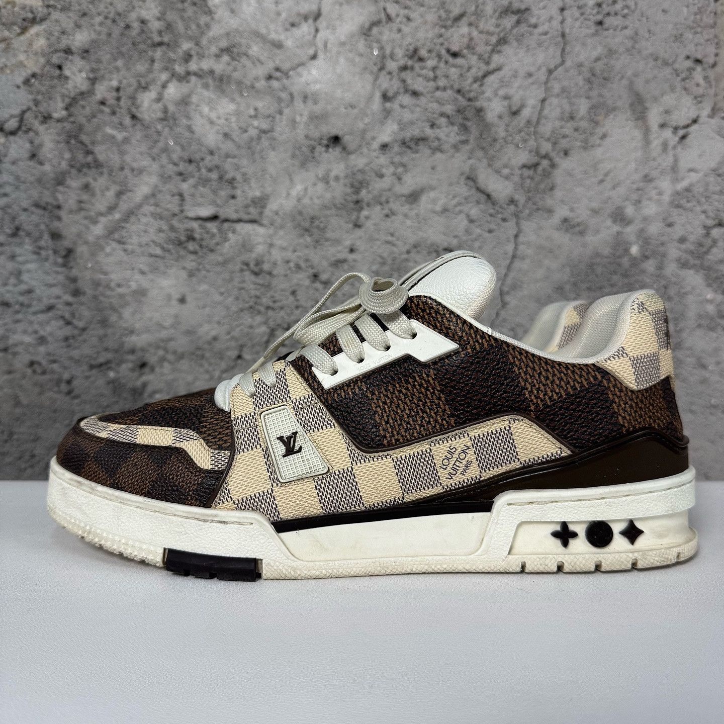 Louis Vuitton Louis Vuitton Damier Trainer Sneakers Size 9 Size US 9 / EU 42 - 1 Thumbnail