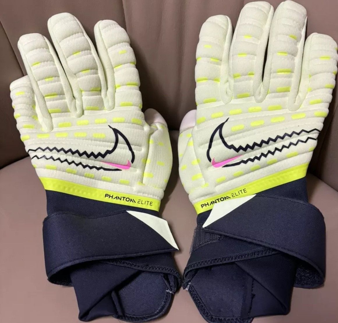Nike New Nike GK Phantom Elite Goalkeeper Soccer Gloves White Size ONE SIZE - 1 Thumbnail