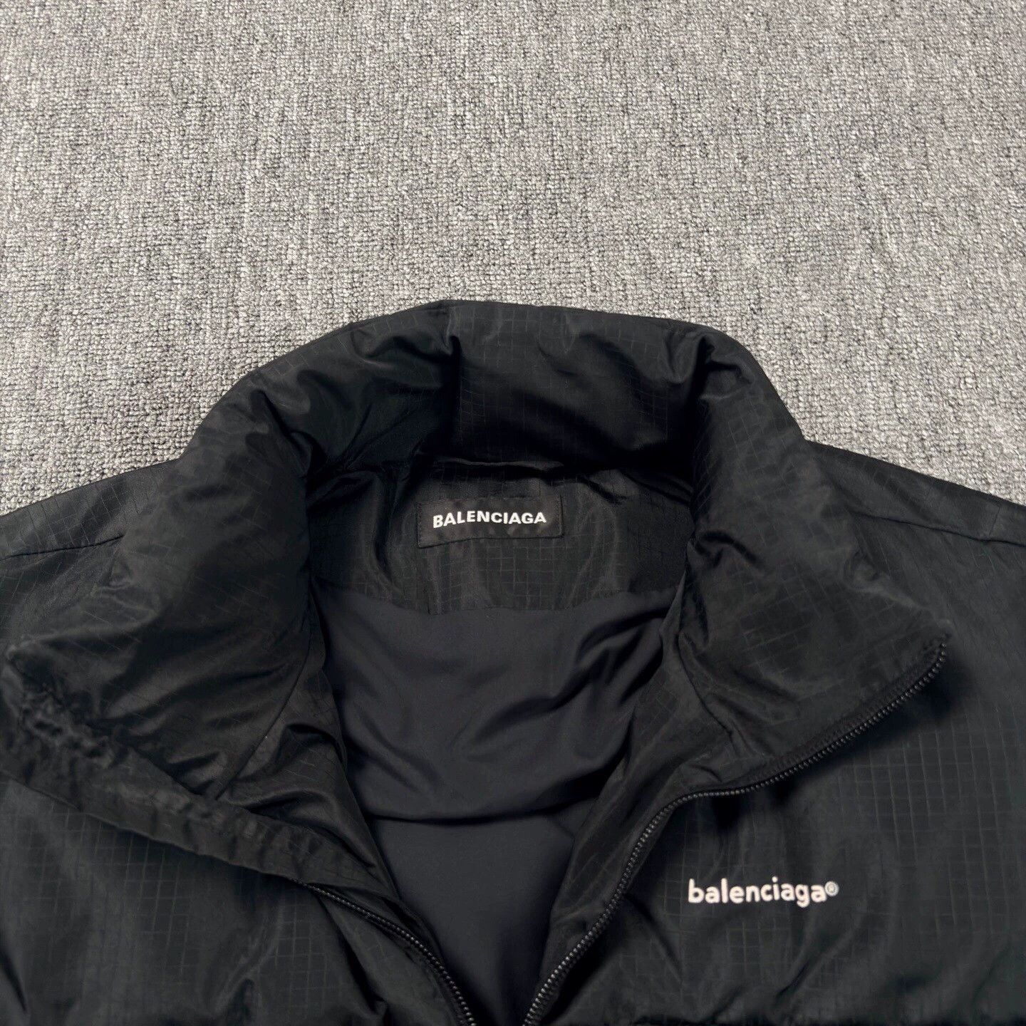 Balenciaga Balenciaga black logo puffer jacket 48 like new Size US M / EU 48-50 / 2 - 3 Thumbnail