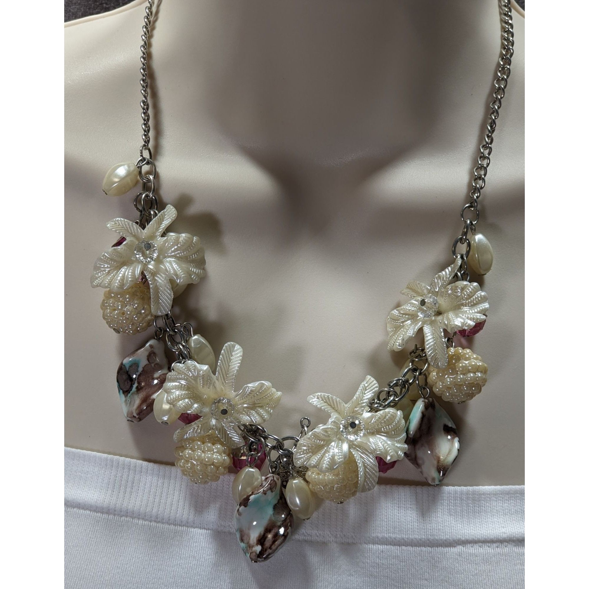 Other Vintage Fairycore Floral Statement Necklace With Mixed Beads Size ONE SIZE - 6 Thumbnail