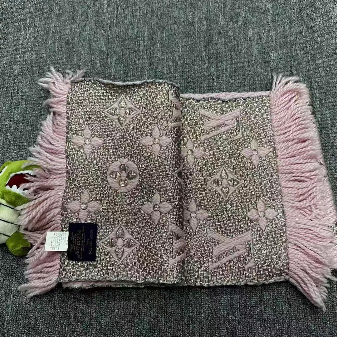 Louis Vuitton lv new pink silver allover print scarf Size ONE SIZE - 2 Thumbnail