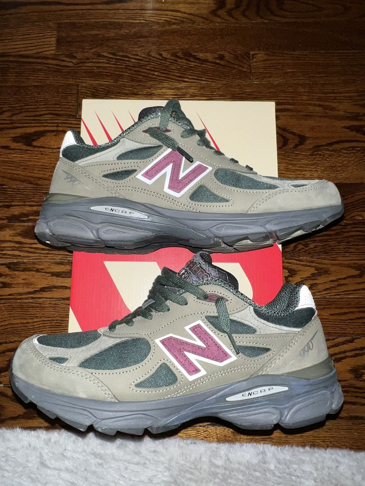 New Balance New Balance 990v3 Olive Green Size US 9.5 / EU 42-43 - 1 Thumbnail