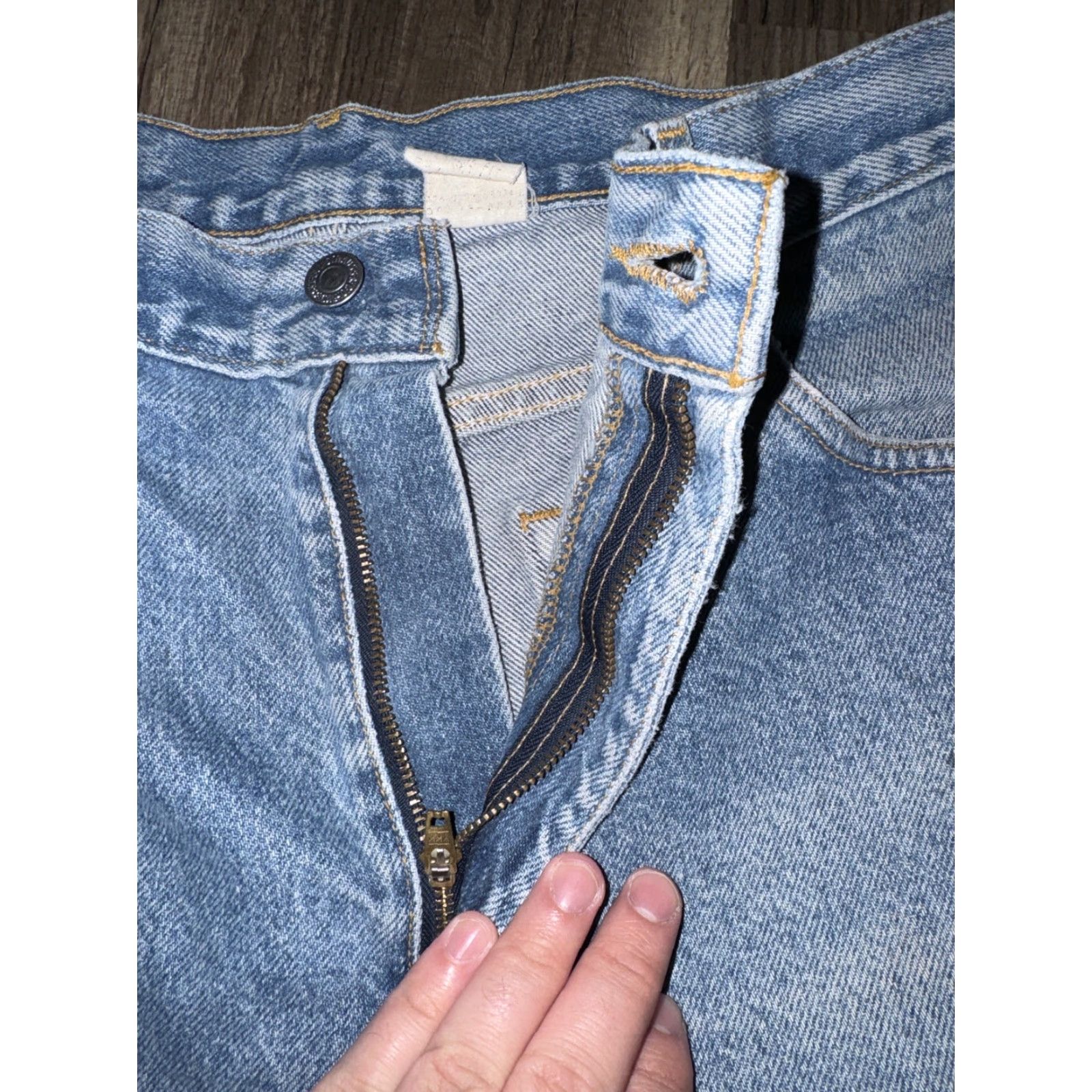 Levi's VINTAGE Levi’s 505 Jeans Men 32x29 Distressed Light Blue Distressed 505 Straight Jeans Size US 32 / EU 48 - 6 Thumbnail