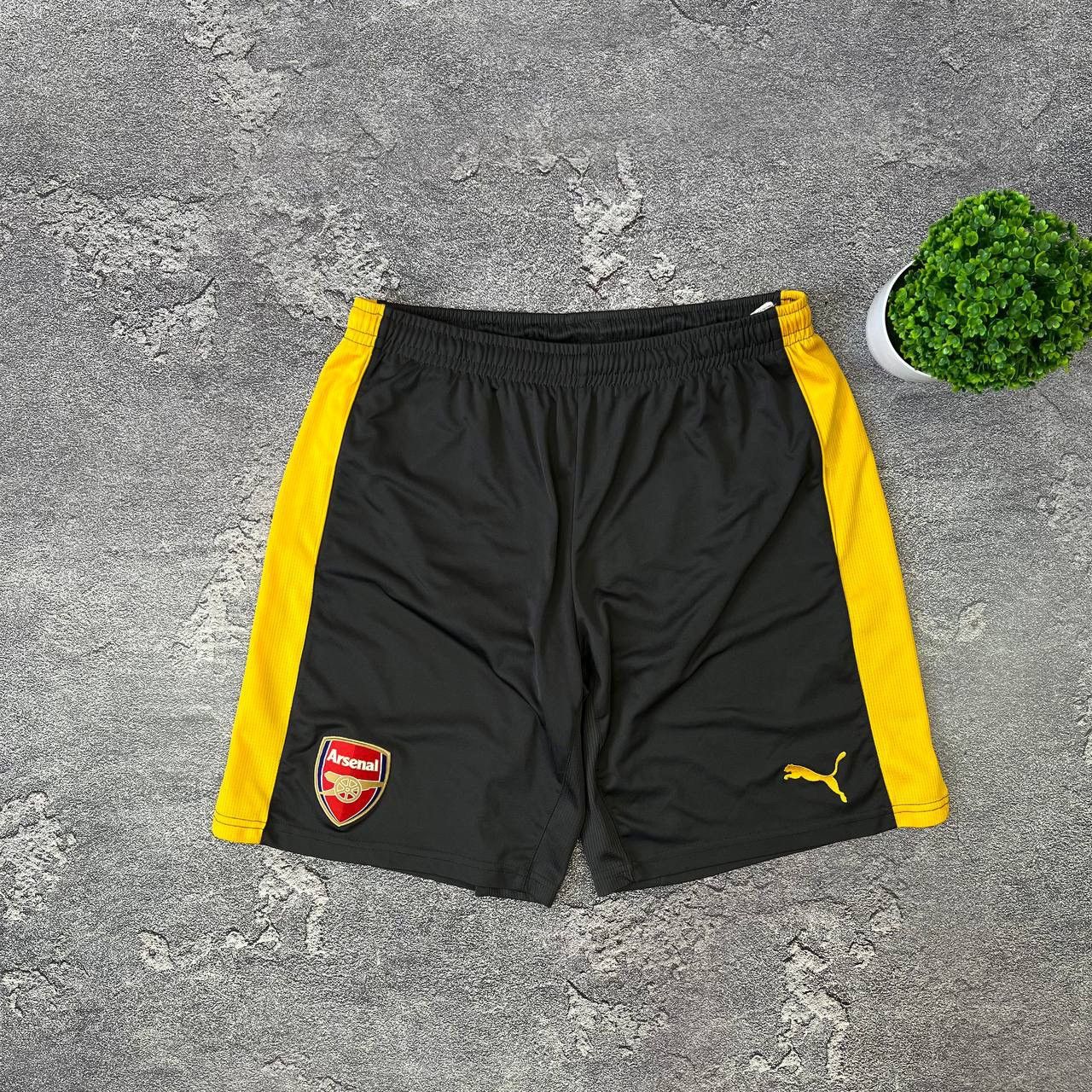 Puma MEN'S PUMA FC ARSENAL LONDON 2016/2017 SHORTS PANTALONES Size US 33 - 2 Thumbnail