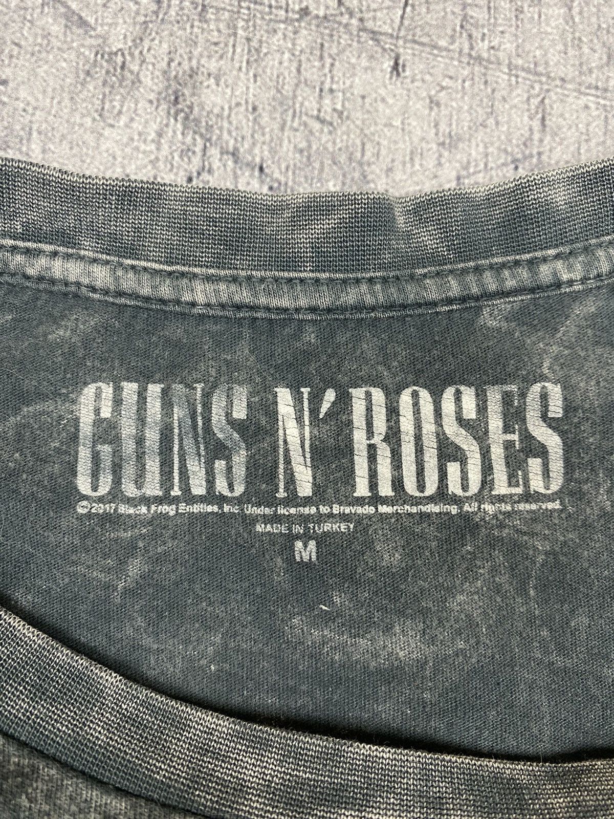Guns N' Roses Vintage Guns N Roses 2017 Tour T Shirt Tee Size M Size US M / EU 48-50 / 2 - 15 Thumbnail