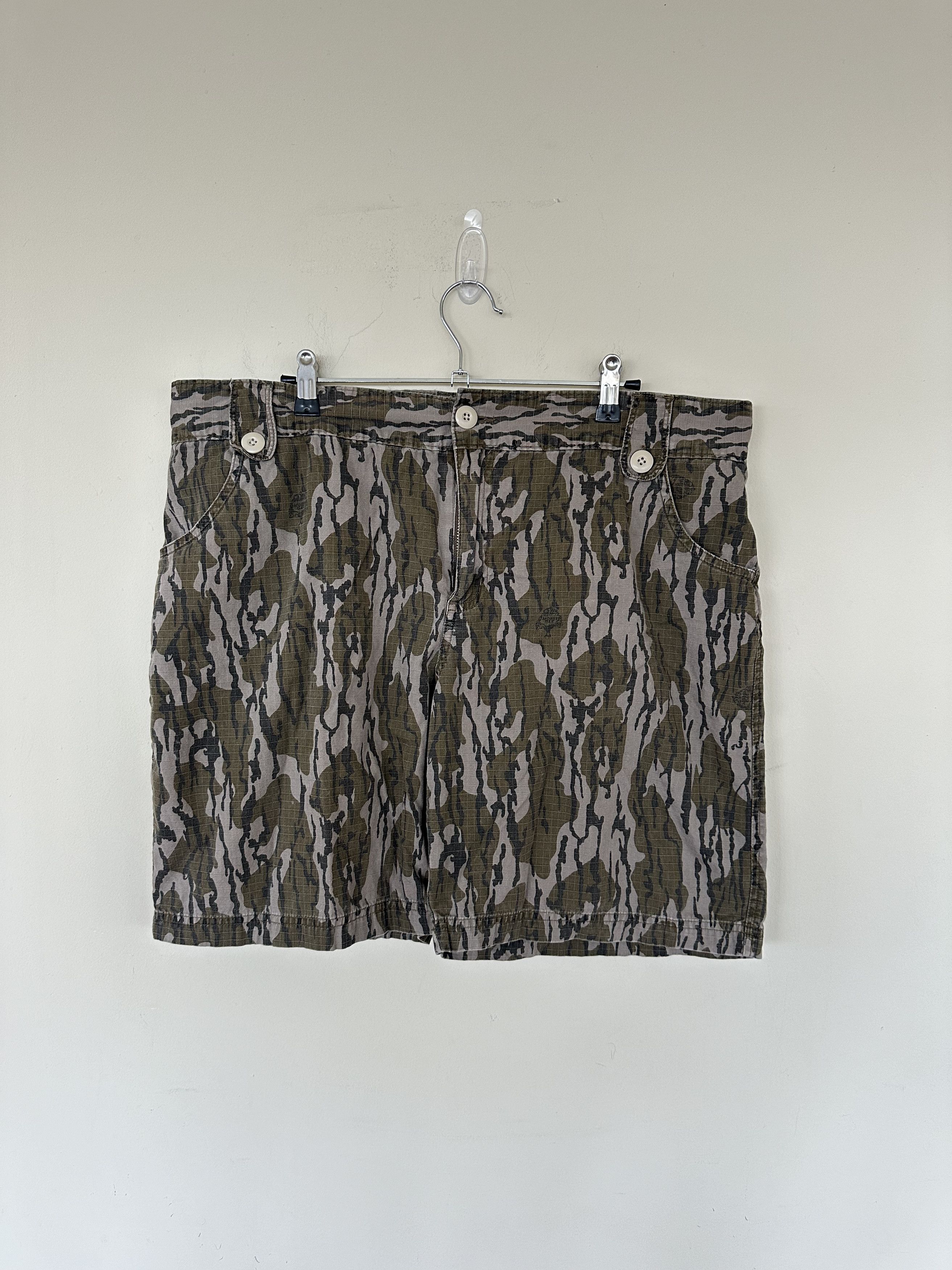 image of Mossy Oaks Vintage Cargo Type Camo Shorts, Men's (Size 34)