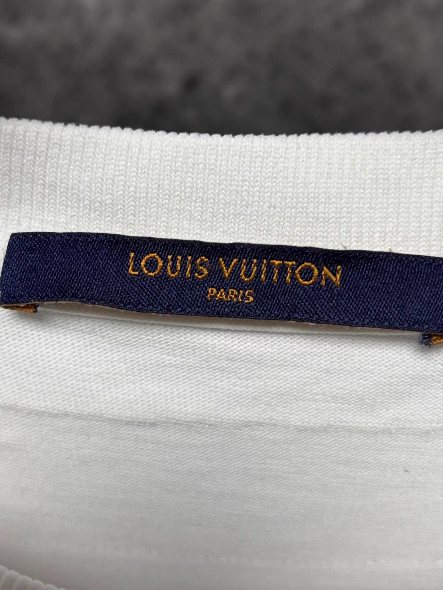 Louis Vuitton LV white short sleeve L waterdrop pendant embroidery Size US L / EU 52-54 / 3 - 3 Thumbnail