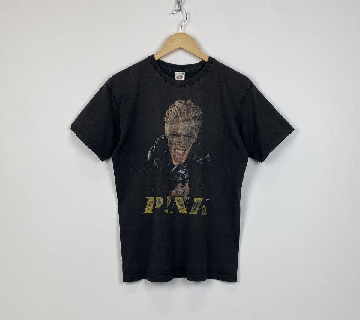 Band Tees Pink Funhouse 2009 World Tour Band T-Shirt Black Top Size M Size US M / EU 48-50 / 2 - 1 Thumbnail