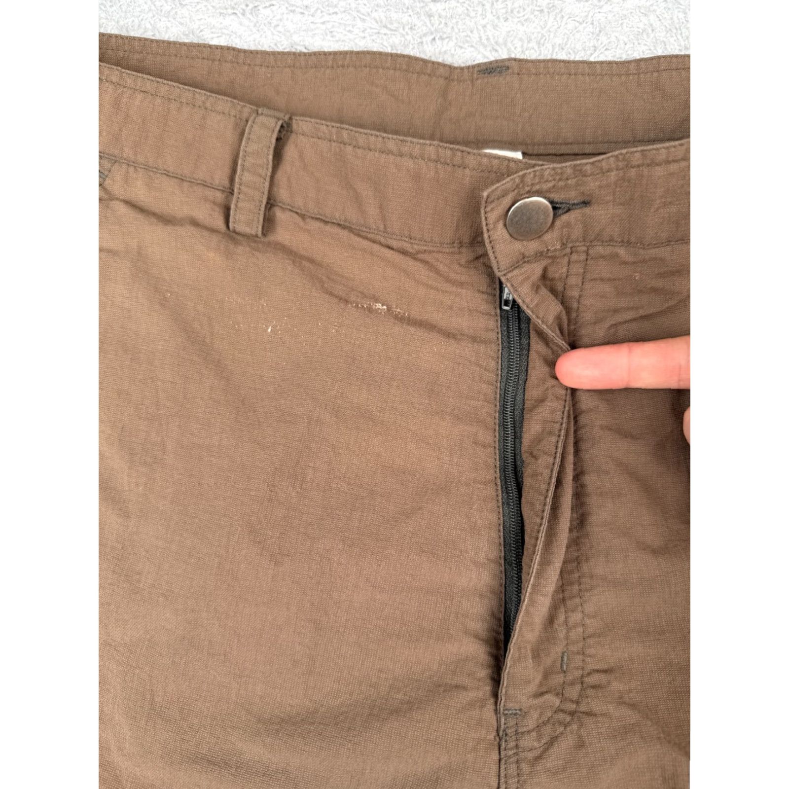 Vintage REI Men Shorts Cargo 36 Brown Nylon Cotton Shell Pockets Zip 9 Inseam Cargo Pocket Travel Casual 36x9 Mens Size US 36 / EU 52 - 6 Thumbnail