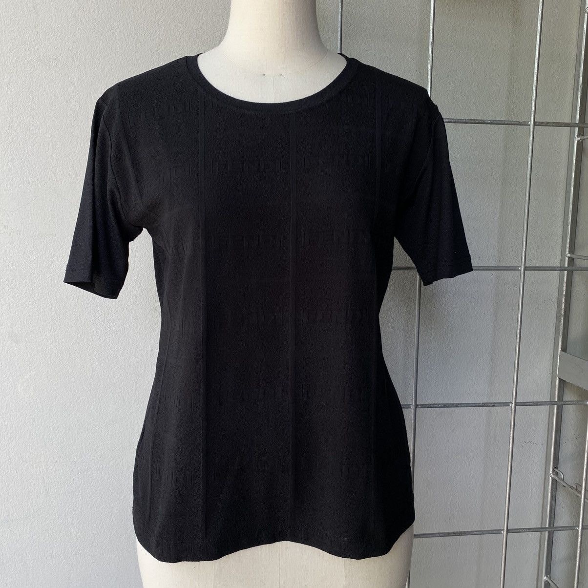 Fendi FENDI Black Logo-Embossed Fendi Tee Size M / US 6-8 / IT 42-44 - 3 Thumbnail