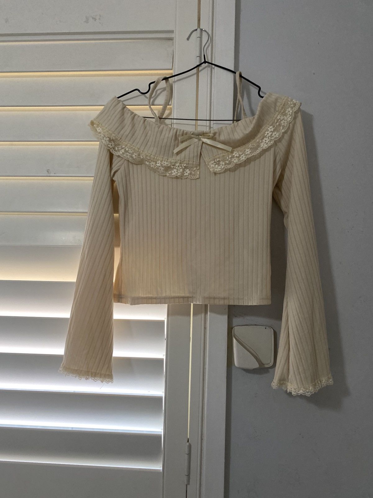 Shein Cream Off-Shoulder Coquette Top Size S / US 4 / IT 40 - 3 Thumbnail