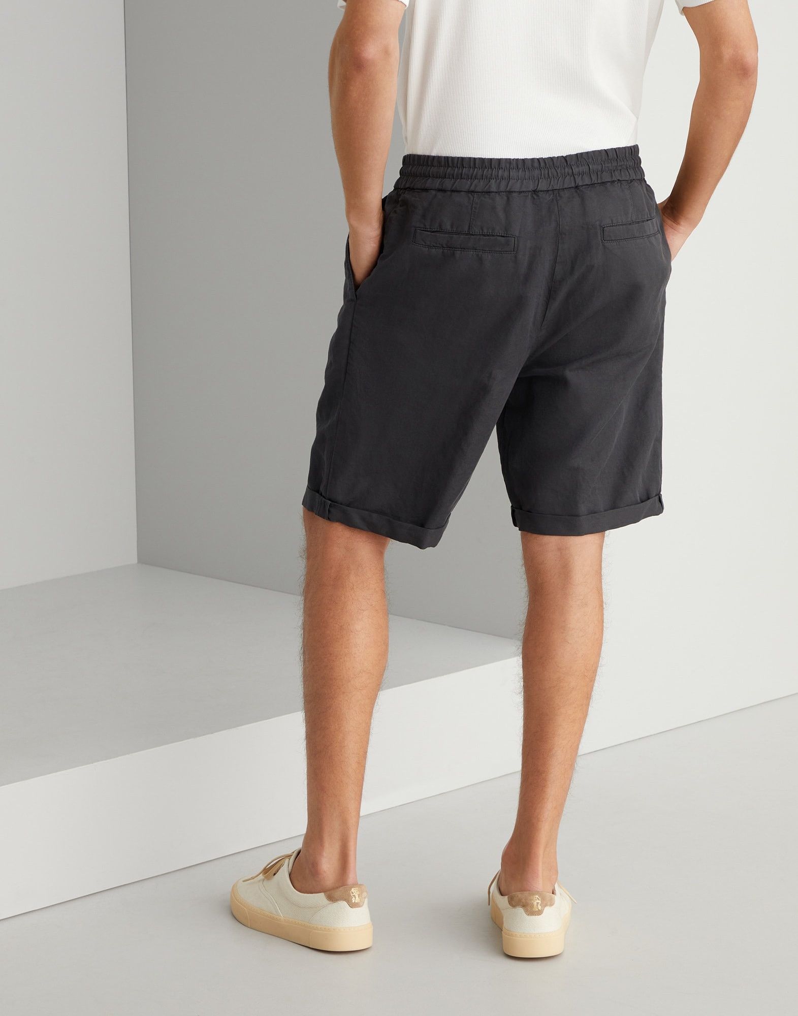 Brunello Cucinelli o1la1rc1a0425 Dyed Bermuda Short in Black Size US 34 / EU 50 - 2 Thumbnail