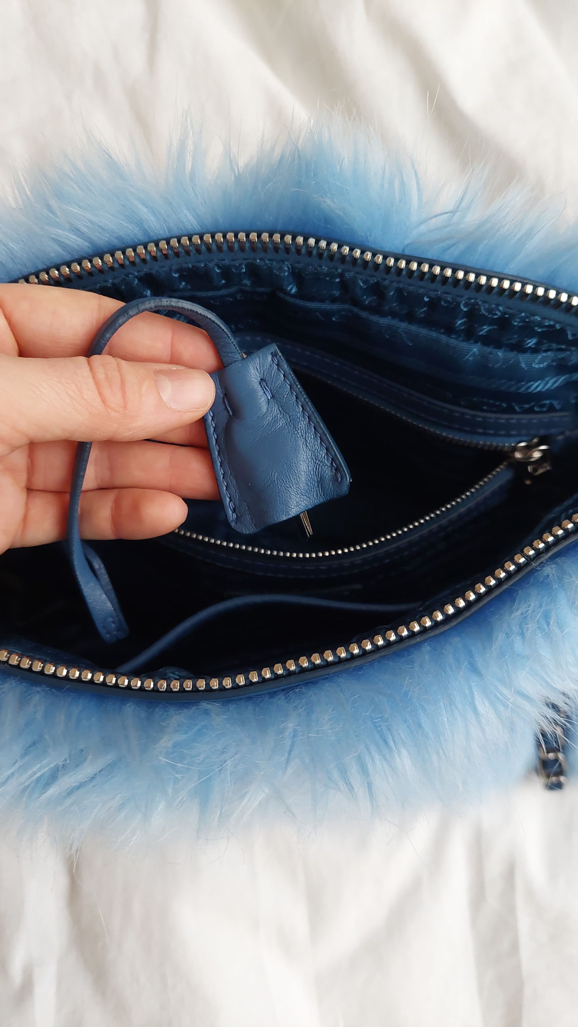 Prada Vintage faux fur blue chain bag Size ONE SIZE - 9 Thumbnail