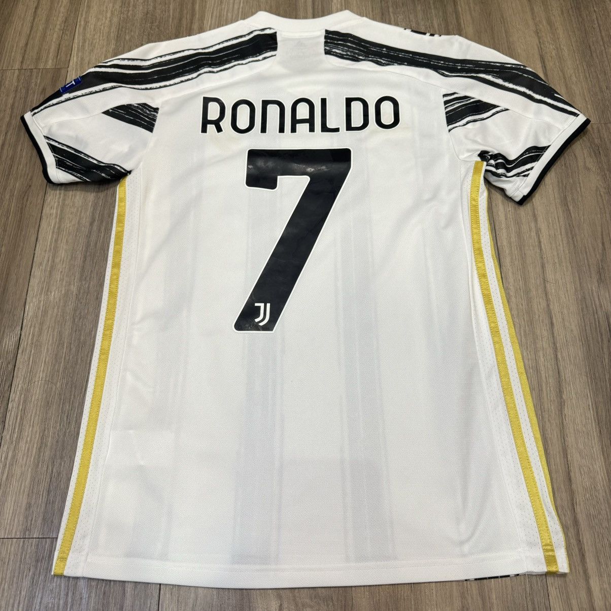 Adidas Juventus 20/21 home shirt #7 Ronaldo Size US S / EU 44-46 / 1 - 2 Thumbnail