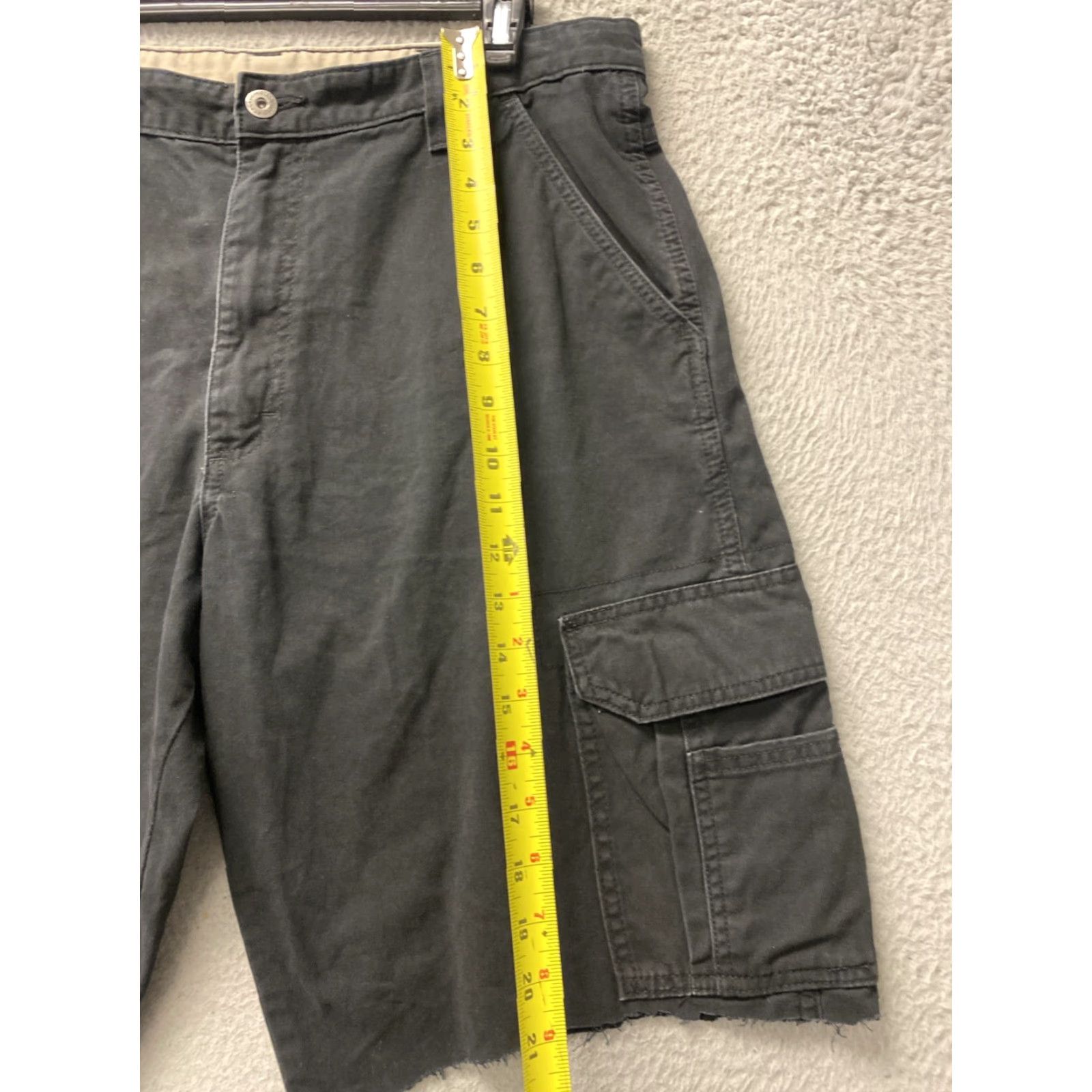 Wrangler VINTAGE Wrangler Cargo Shorts Men Khaki Black Relaxed Fit 36 Casual Cotton Blend Summer Fall Spring Size US 36 / EU 52 - 5 Thumbnail