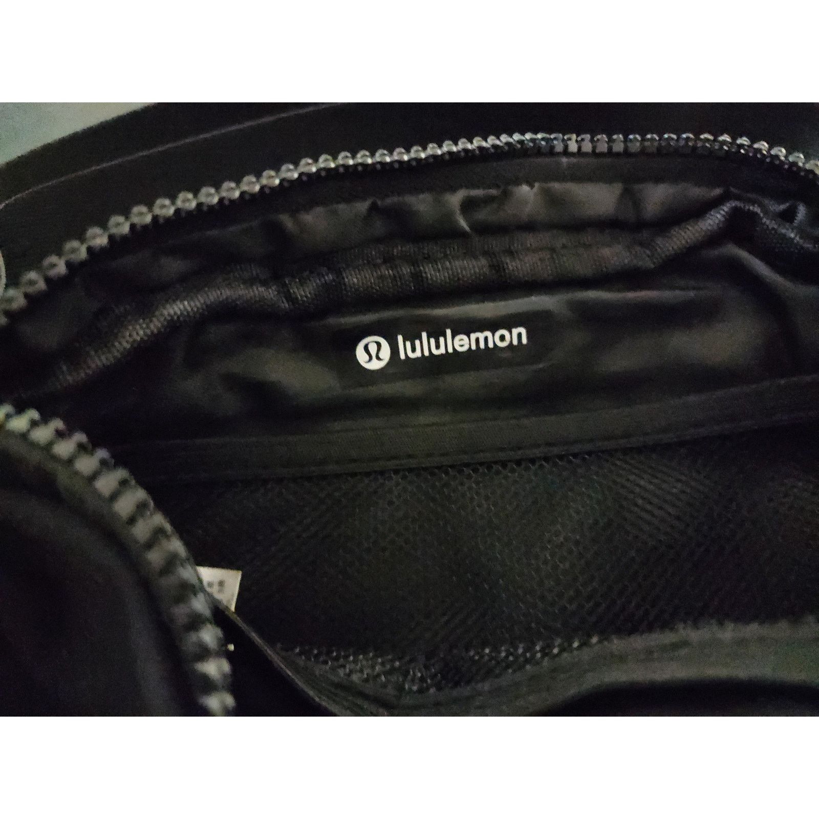 Lululemon Lululemon Everywhere Belt Bag Black Velour Belt Bag Onesize Size ONE SIZE - 4 Thumbnail