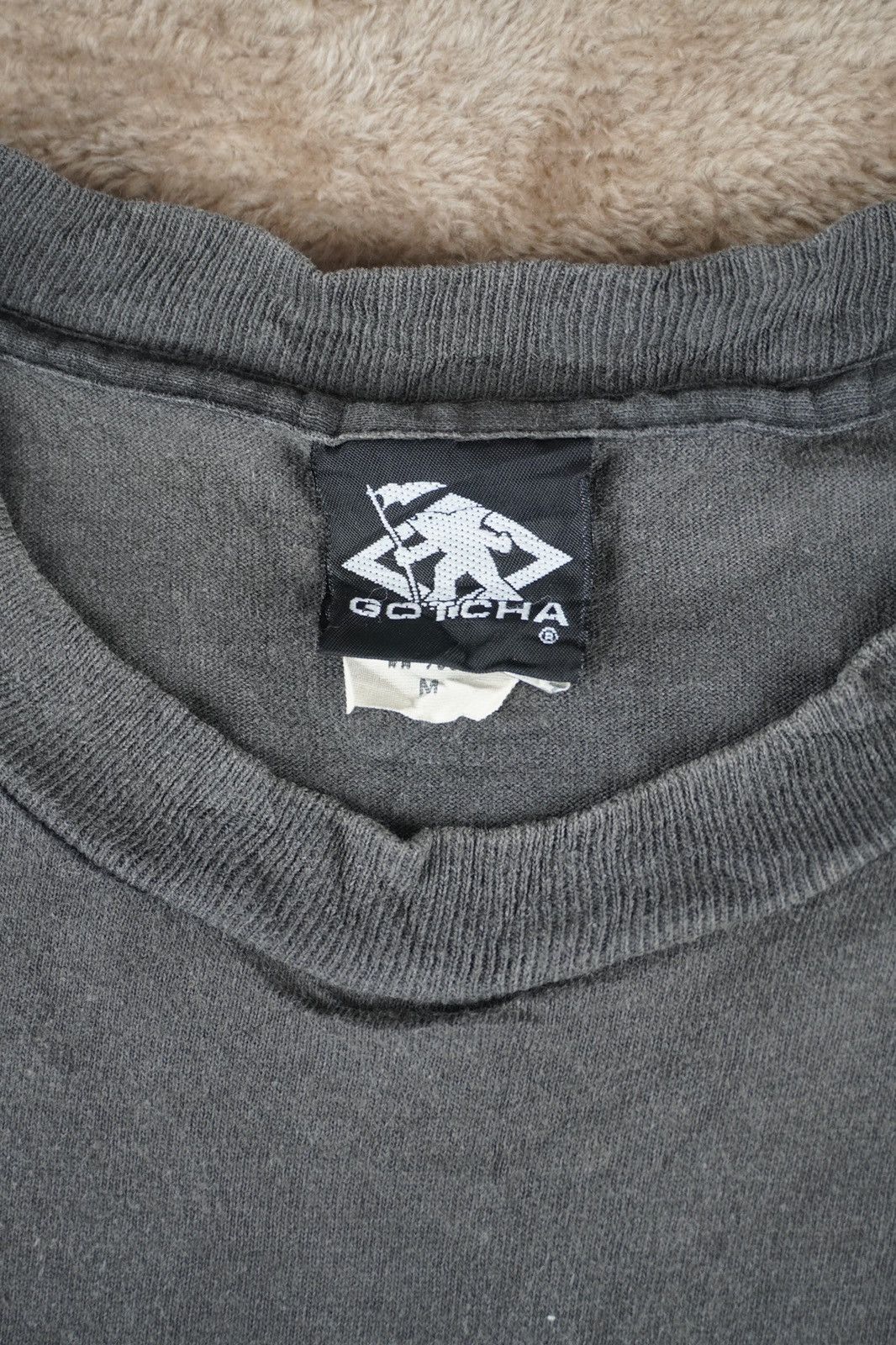 Gotcha Vtg Gotcha Eat At Waimea Sun Faded 90s surfboard Usa Made Size US M / EU 48-50 / 2 - 4 Thumbnail