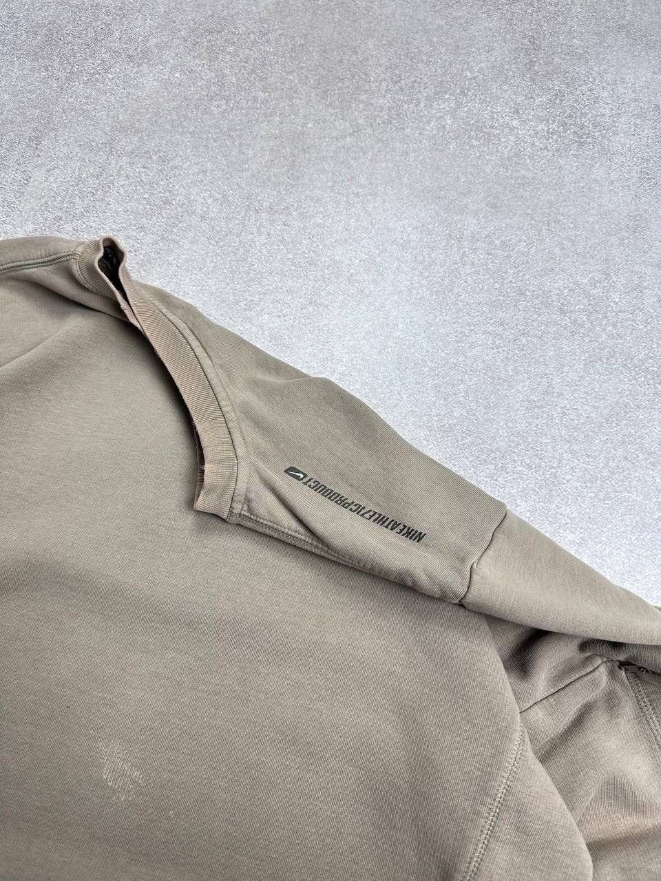 Nike Vintage Nike Swoosh Distressed Boxy Crewneck Sunfaded Y2K M Size US M / EU 48-50 / 2 - 5 Thumbnail