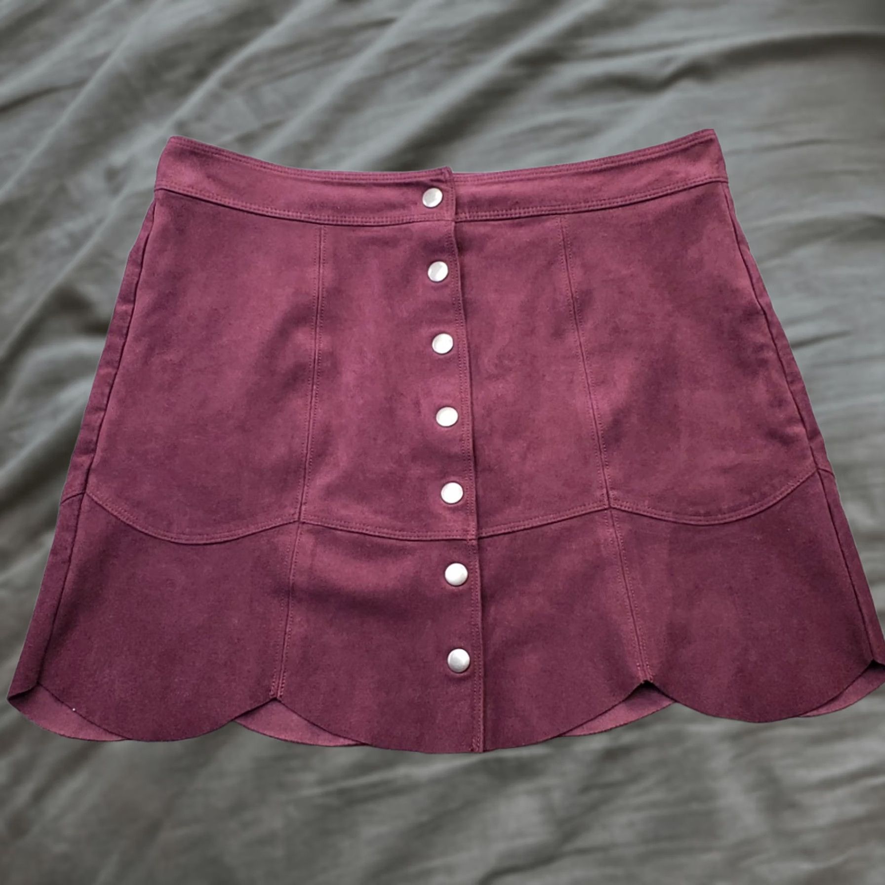 American Eagle Outfitters American Eagle Outfitters Mini Skirt Womens Size 10 Burgundy Snap Front Casual Chic Size 32" / US 10 / IT 46 - 1 Thumbnail