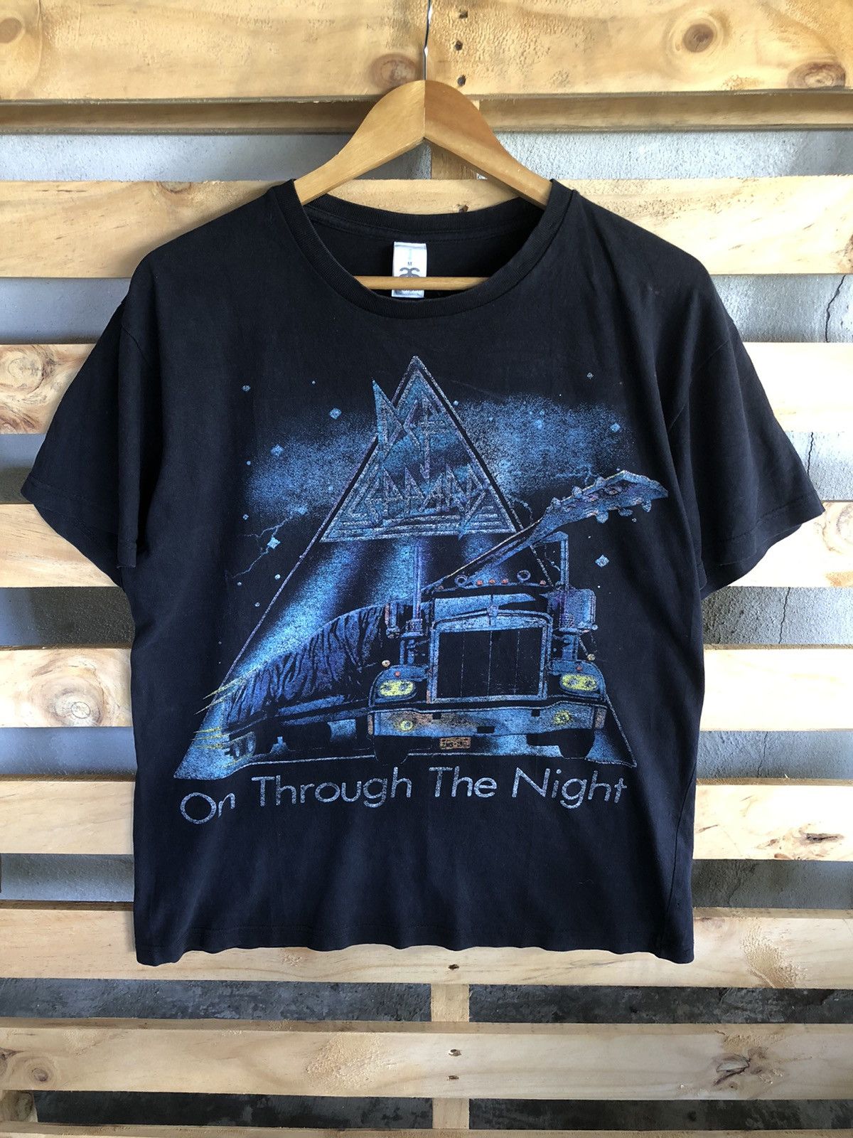 Band Tees × Def Leppard × Vintage Vintage Y2K Def Leppard On Through The Night Tshirt Size US L / EU 52-54 / 3 - 1 Thumbnail