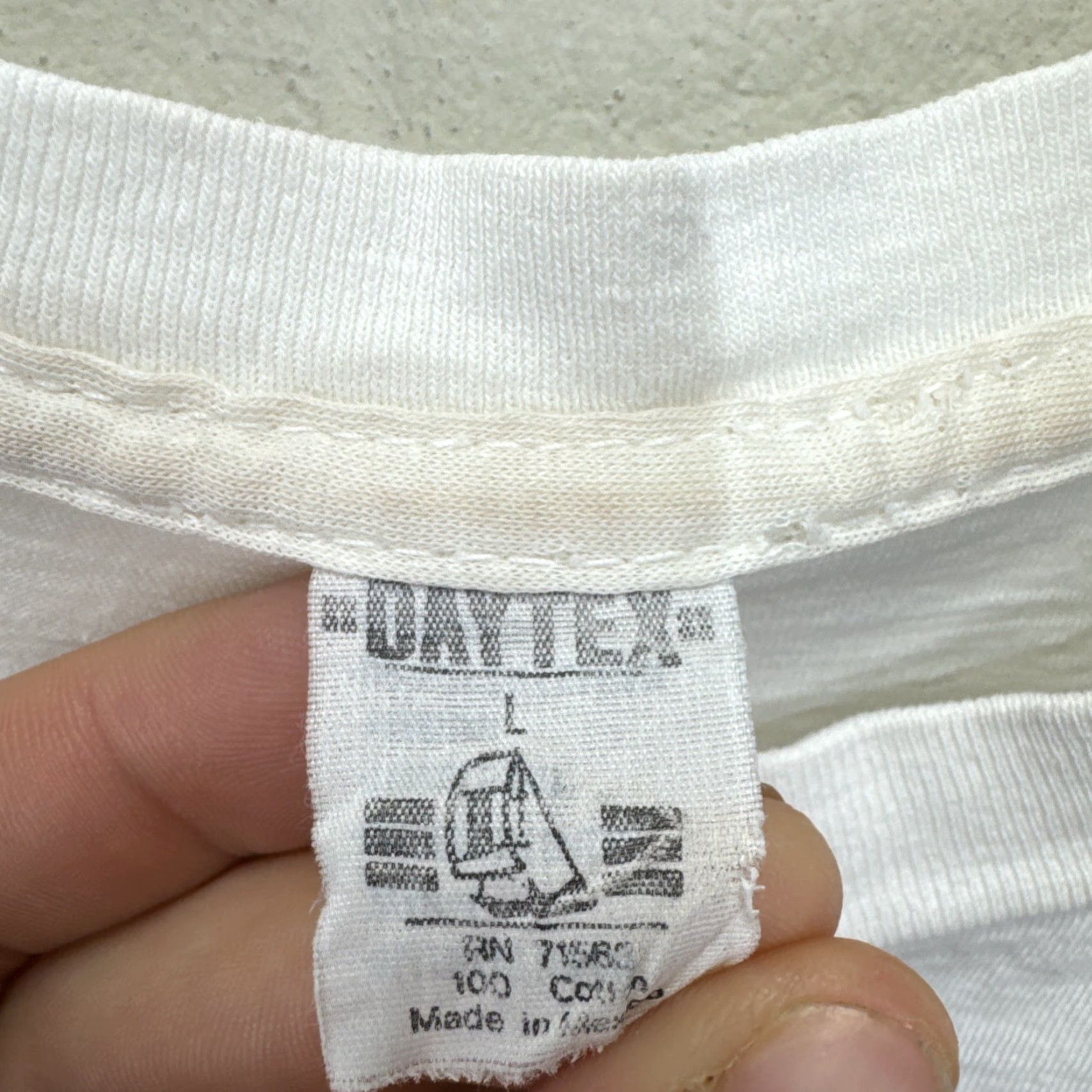 Vintage VINTAGE Cirque Du Soleil T-Shirt White 90s Circus Art Graphic Tee Unisex Adult Medium Size US M / EU 48-50 / 2 - 3 Thumbnail