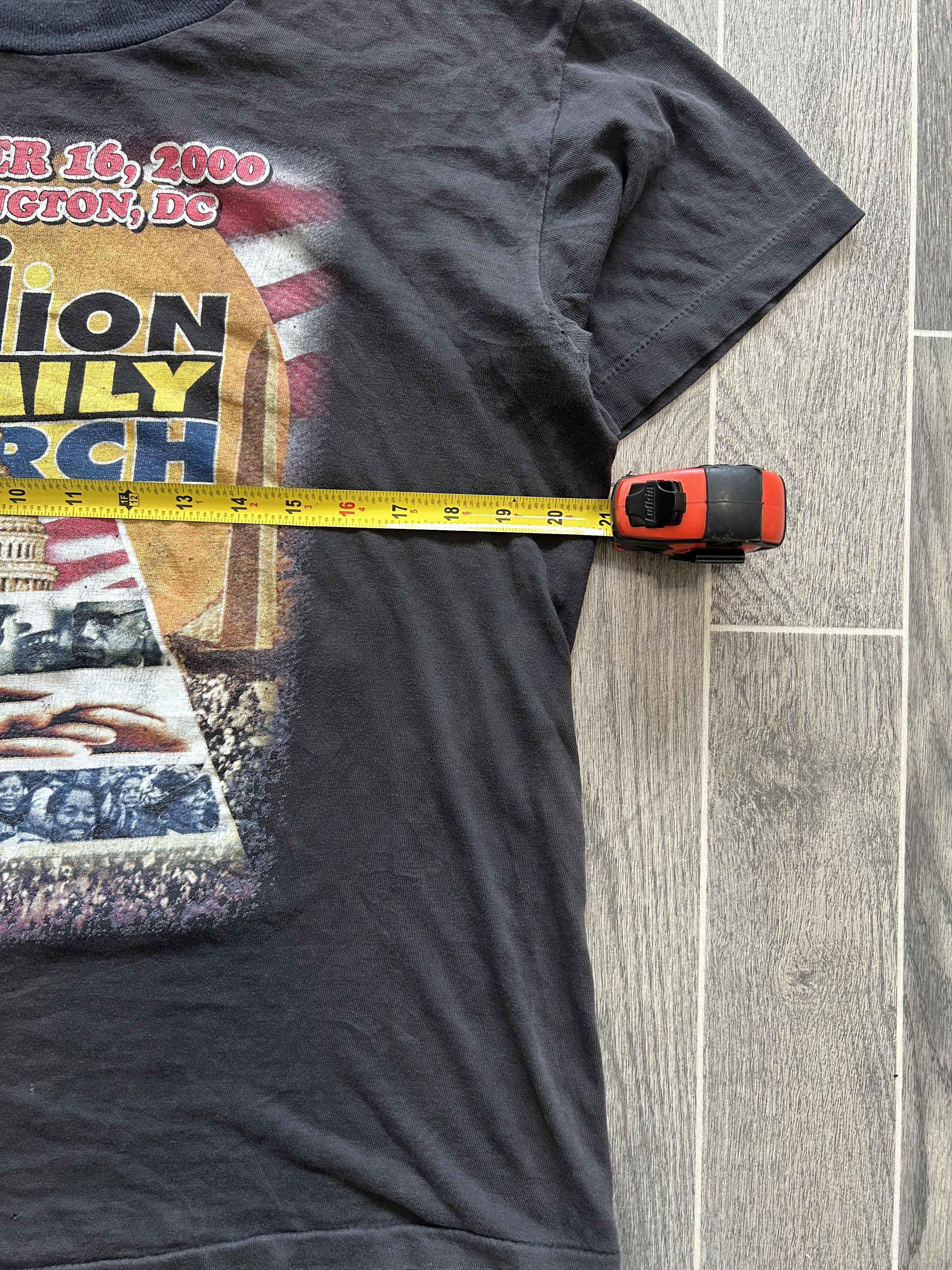 Vintage Vintage 2000 Million Family March T-Shirt Size US L / EU 52-54 / 3 - 7 Thumbnail