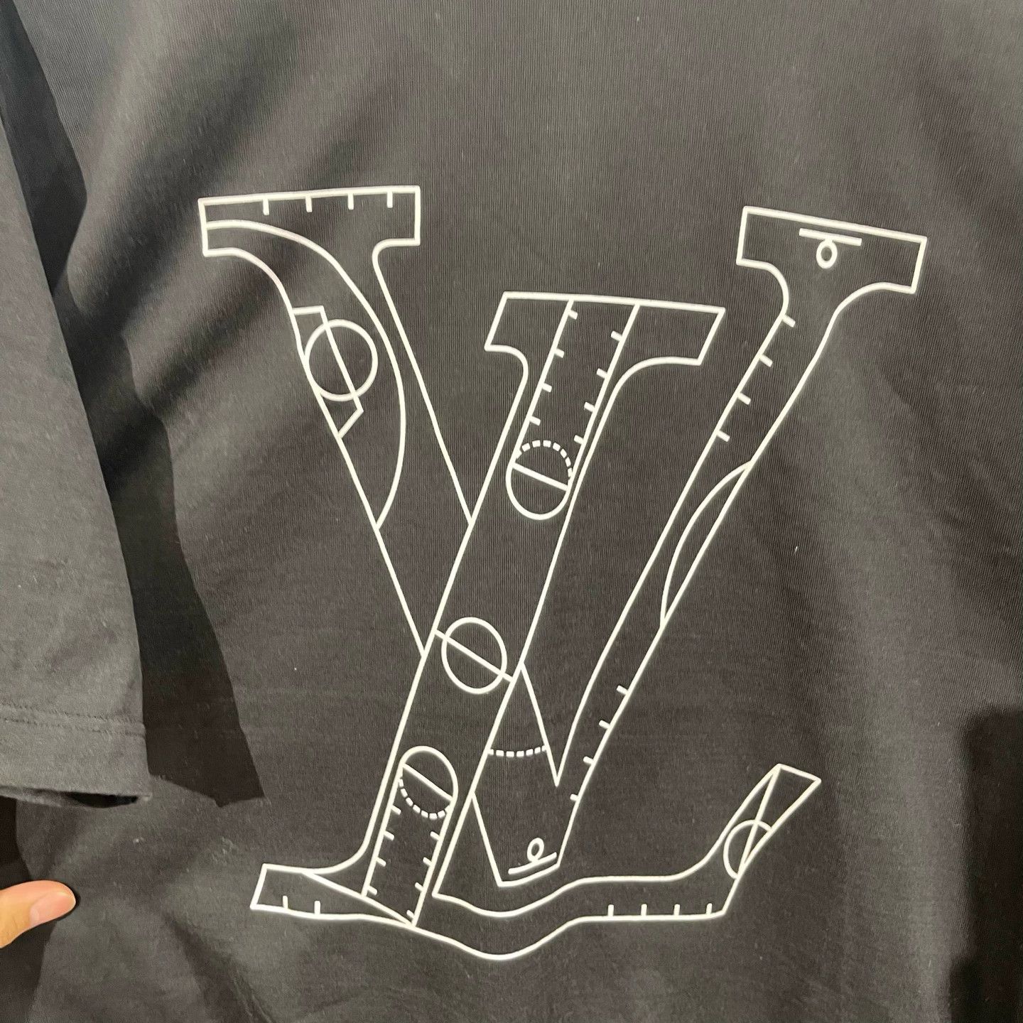 Louis Vuitton Louis Vuitton x NBA Bball Print Short Sleeve XL 99 New Size US XL / EU 56 / 4 - 4 Thumbnail
