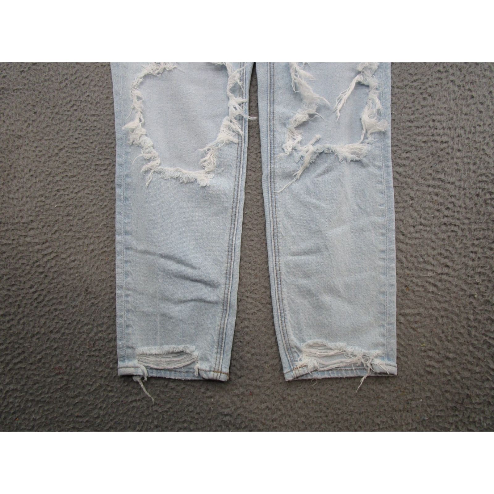 American Eagle Outfitters American Eagle Outfitters Mom Jeans Light Wash Stretch Size 6 Blue Distressed Trashed Style Women Shoes? Size 28" / US 6 / IT 42 - 2 Thumbnail