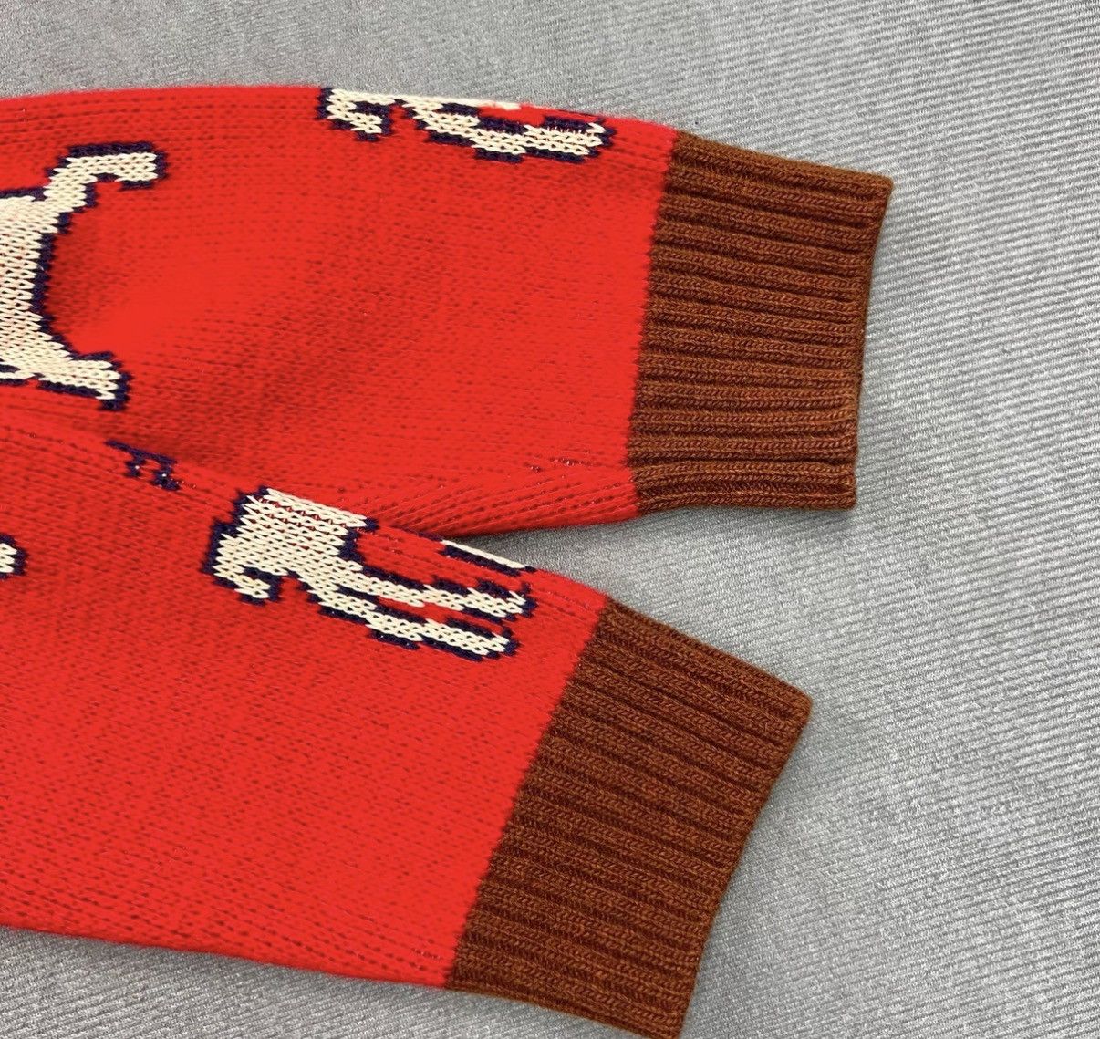 Gucci Gucci Red V-Neck Animal Letter Logo Knit Cardigan Size US S / EU 44-46 / 1 - 5 Thumbnail