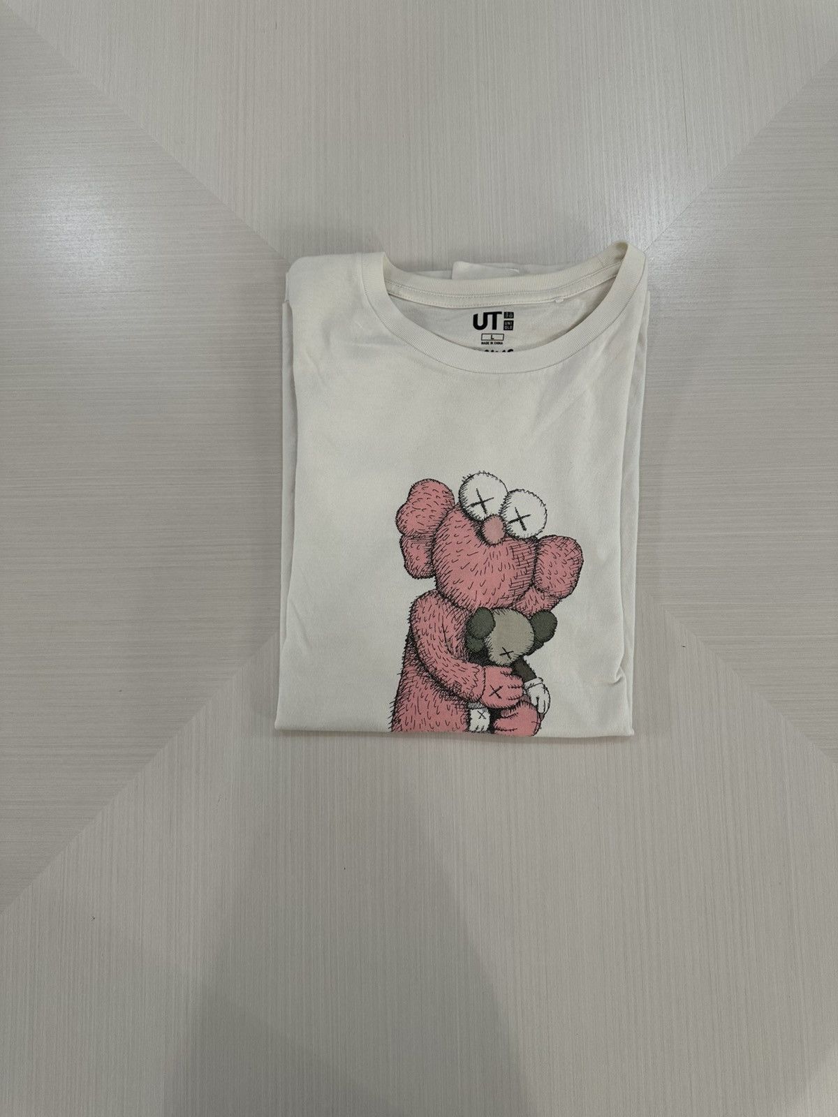 Kaws Kaws x Uniqlo Summer Tee Pink BFF Used Size Large Size US L / EU 52-54 / 3 - 1 Thumbnail