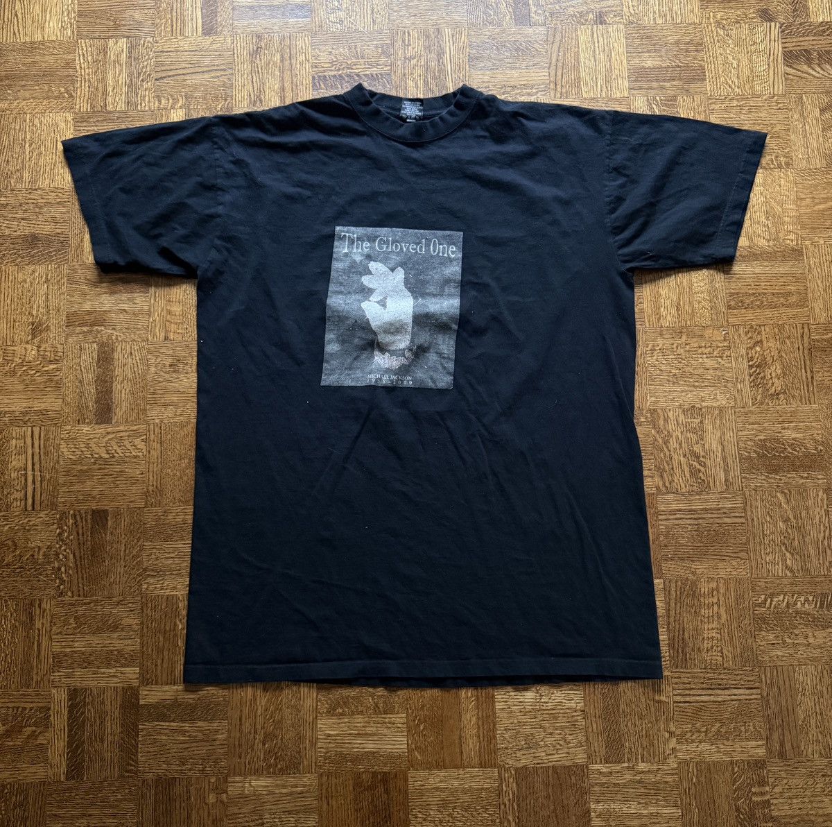 Vintage Vintage Y2K Michael Jackson "The Gloved One" Graphic Tee Size US XXL / EU 58 / 5 - 2 Thumbnail