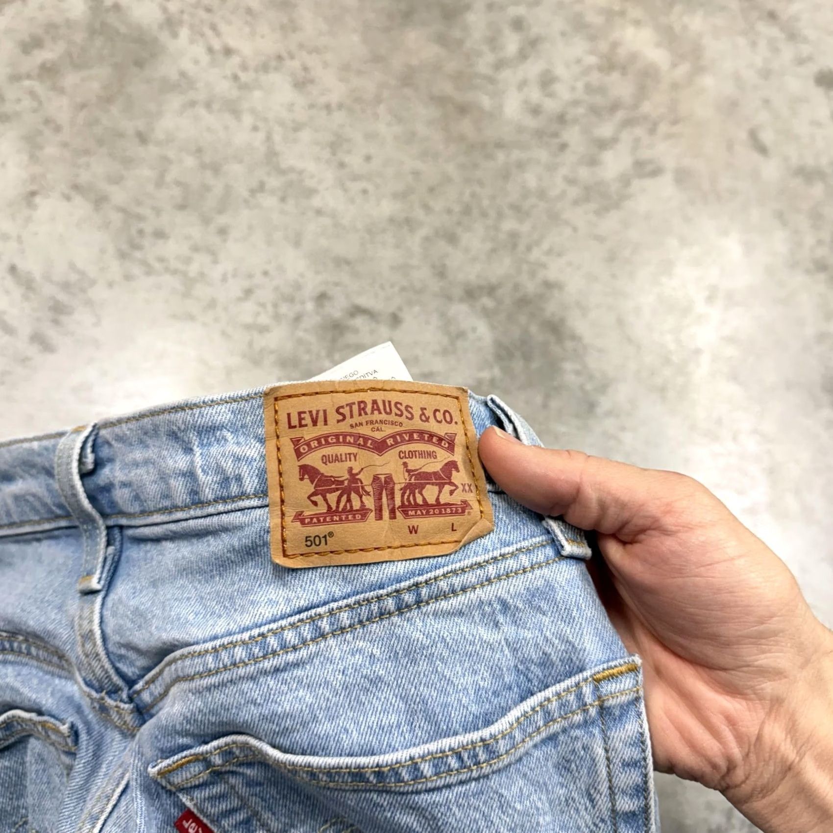 Levi's Levi's 501 Jeans Womens Blue Light Wash High Rise Straight Button Fly Denim 25x26 Regular 5-Pocket Womens Jeans Size 42" / US 20 - 3 Thumbnail