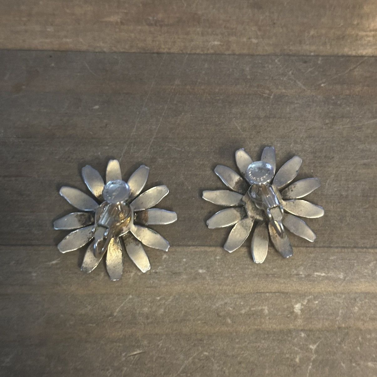 Vintage Vintage NYC Accessocraft Daisy screw back earrings Size ONE SIZE - 4 Thumbnail