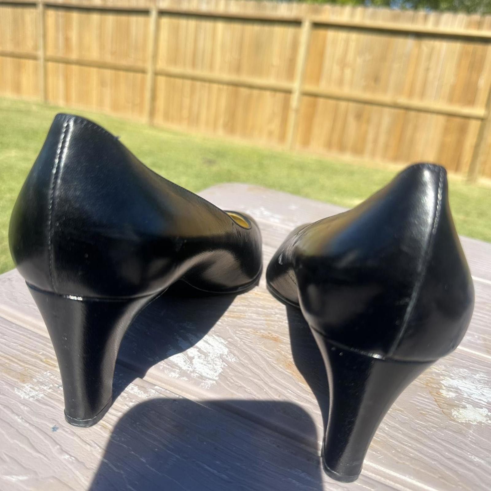 Bruno Magli Black leather vintage pumps with 3" heel heels Size US 9 / IT 39 - 5 Thumbnail