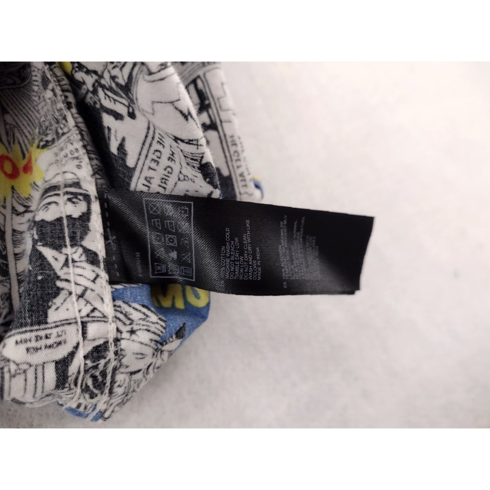 21 Men VINTAGE 21 MEN Shirt Mens Medium White Graphic Tee Comics All Over - 2010s - White Cotton T-Shirt Mens Medium Comics Print All Seasons Regular Fit Size US M / EU 48-50 / 2 - 6 Thumbnail