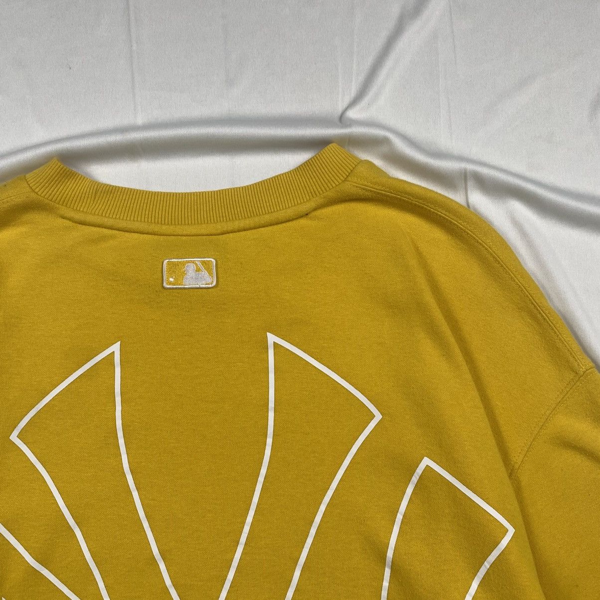 MLB Rare MLB New York Yankees Mustard Crewneck Size US XXL / EU 58 / 5 - 4 Thumbnail
