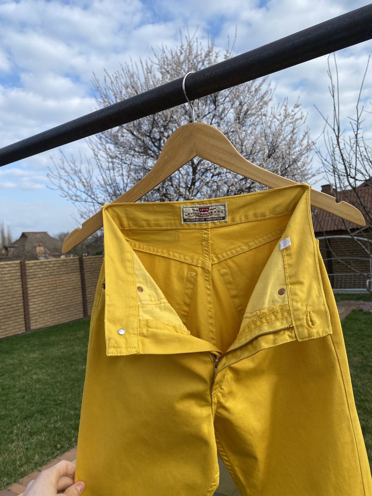 Levi's × Vintage Vintage Levi’s 441 Yellow Jeans Italy W27 L30 80s–90s Size 26" / US 2 / IT 38 - 8 Thumbnail