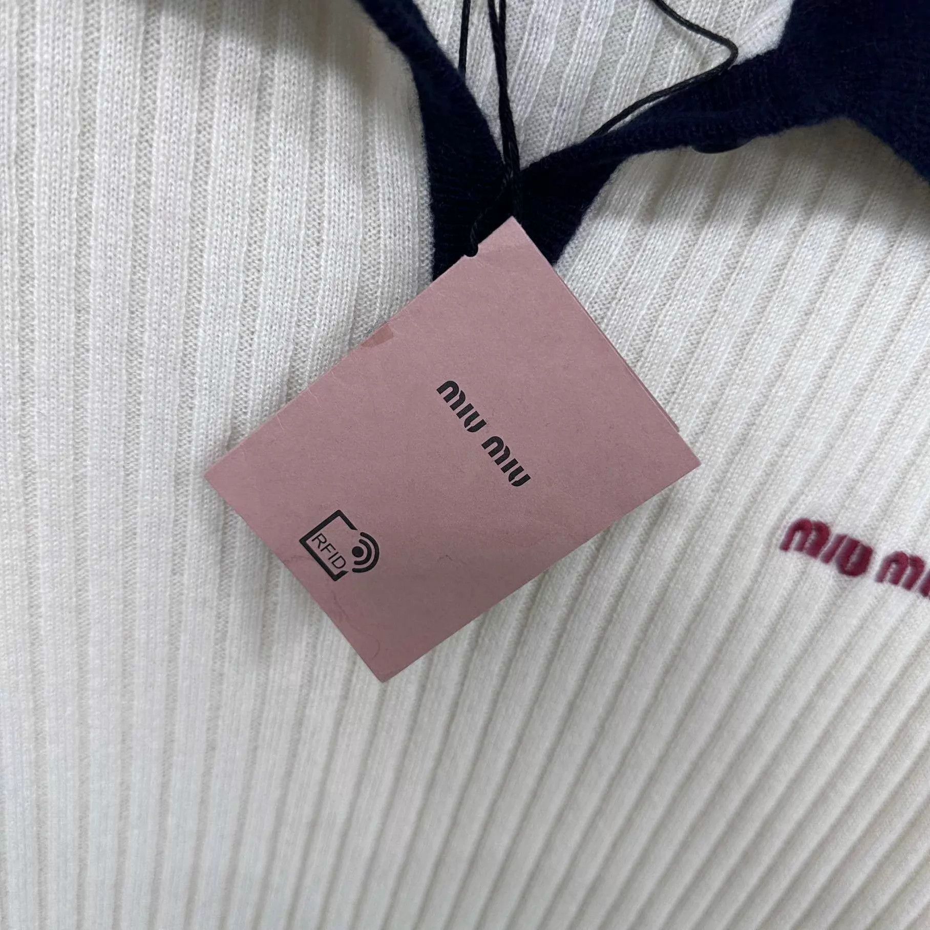 Miu Miu MIUMIU FW24 Ribbed Embroidered Logo Cashmere Short Sleeve 42 Size M / US 6-8 / IT 42-44 - 4 Thumbnail