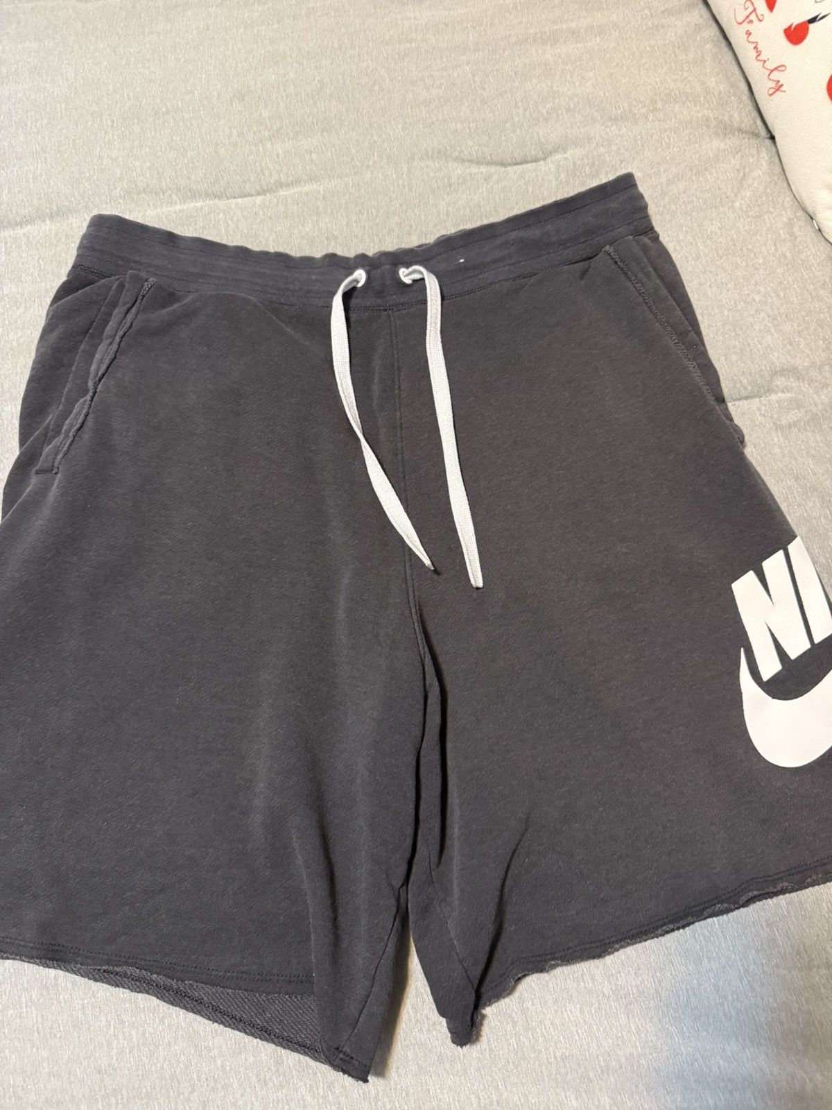 Nike Nike sports shorts size L black worn Size US 32 / EU 48 - 1 Thumbnail