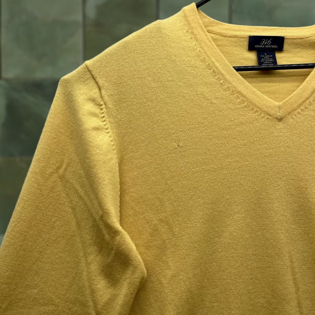 Brooks Brothers VINTAGE Brooks Brothers Sweater Mens L Yellow V-Neck Merino Wool Blend Stretch Size US L / EU 52-54 / 3 - 1 Thumbnail