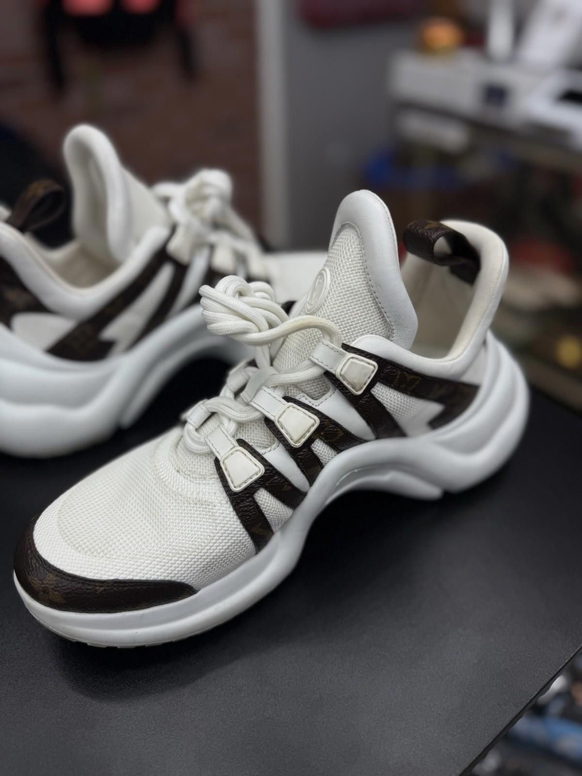 Louis Vuitton Louis Vuitton Archlight Trainer Monogram White 39.5LV/9.5US Size US 9.5 / IT 39.5 - 7 Thumbnail