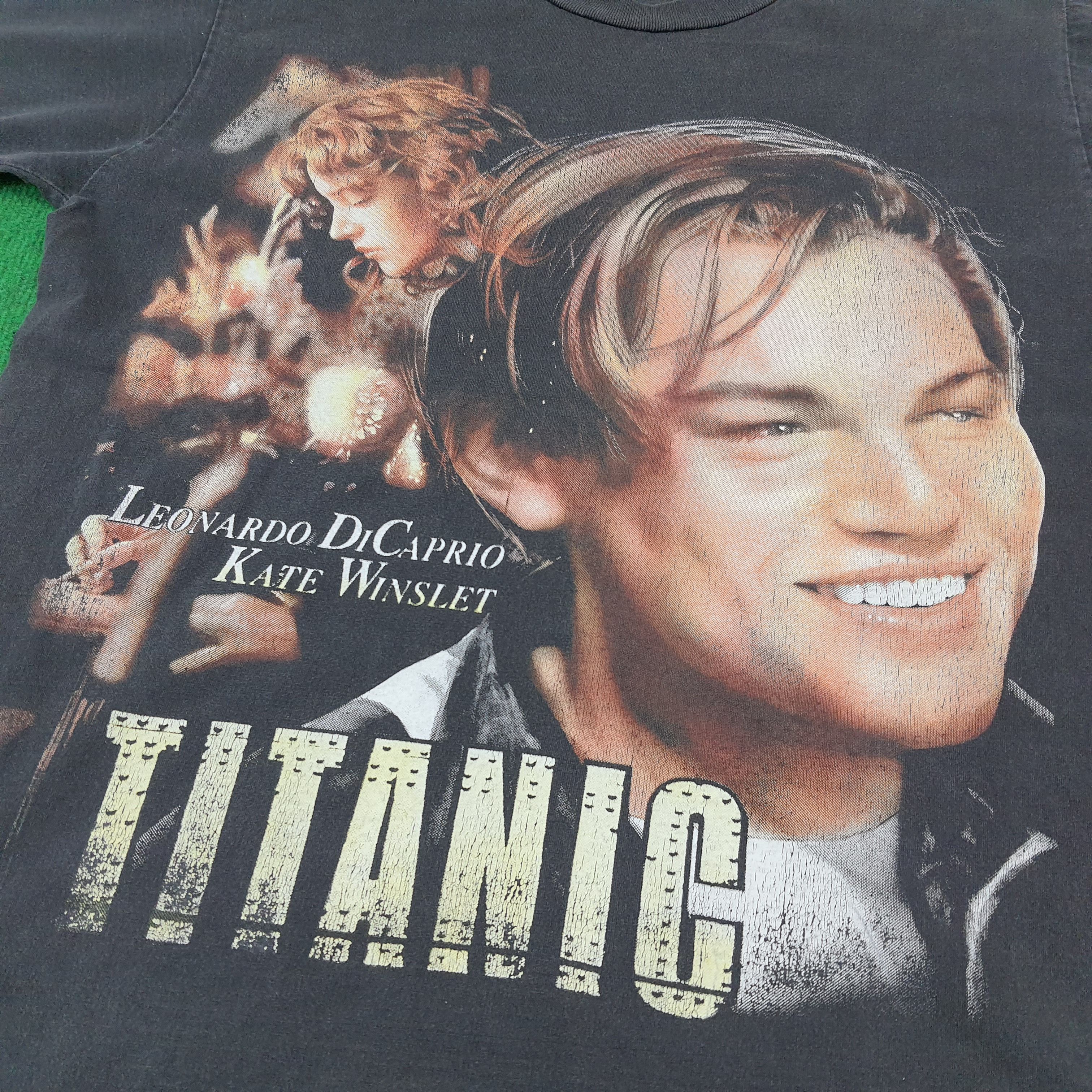 Vintage Vintage Titanic Leonardo Kate Winslet America Movie Tshirt Size US L / EU 52-54 / 3 - 2 Thumbnail