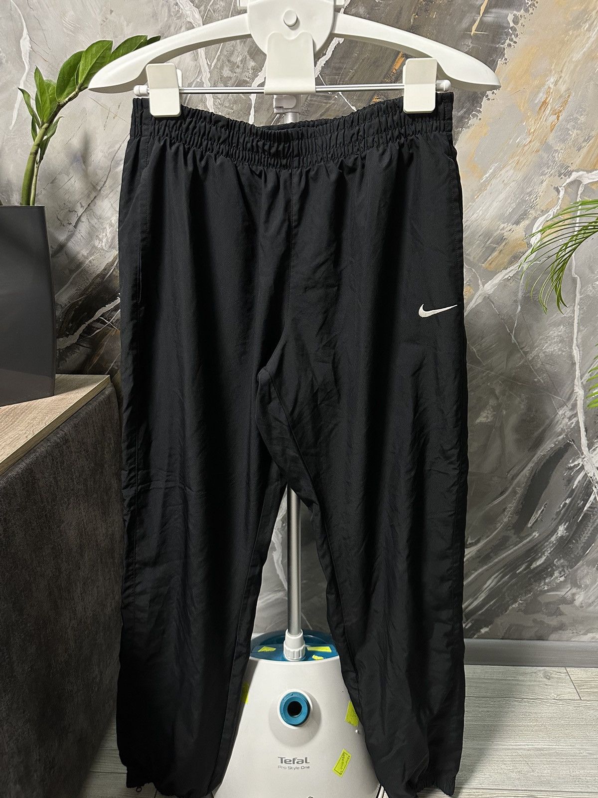 Vintage Vintage Nike Nylon Black Sweatpants Logo Swoosh Size US 36 / EU 52 - 1 Thumbnail